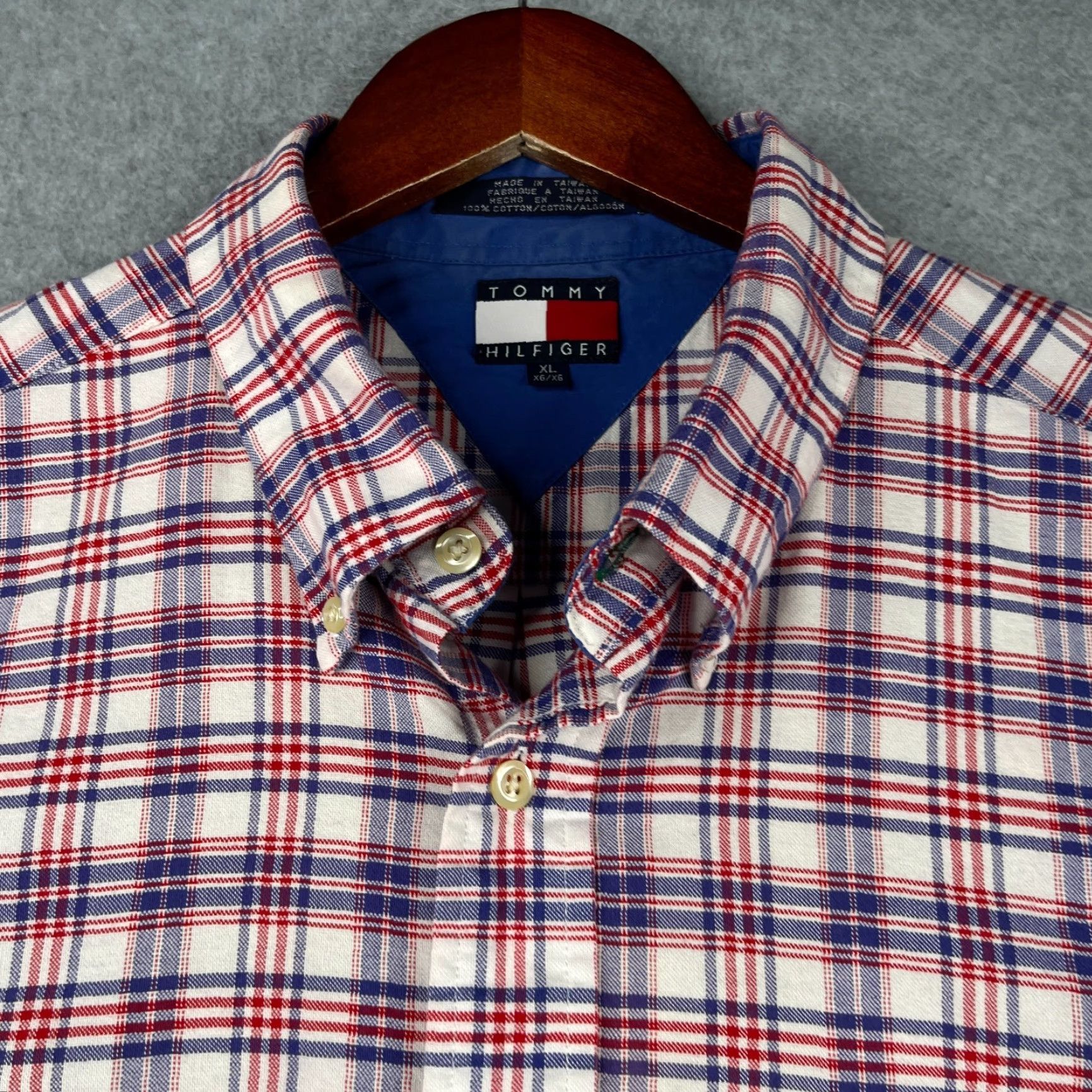 Tommy Hilfiger VINTAGE Tommy Hilfiger Shirt Red White Plaid Crest Button Up Long Sleeve Mens Shirt Size US L / EU 52-54 / 3 - 4 Thumbnail