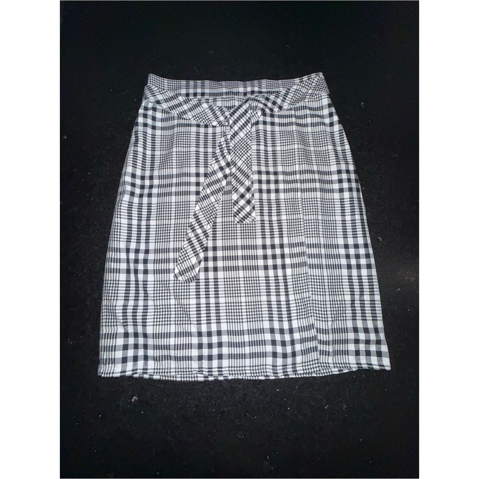 Ann Taylor Ann Taylor Black White Wrap Plaid Pencil Skirt 8 FULLY LINED Size 30" / US 8 / IT 44 - 4 Thumbnail