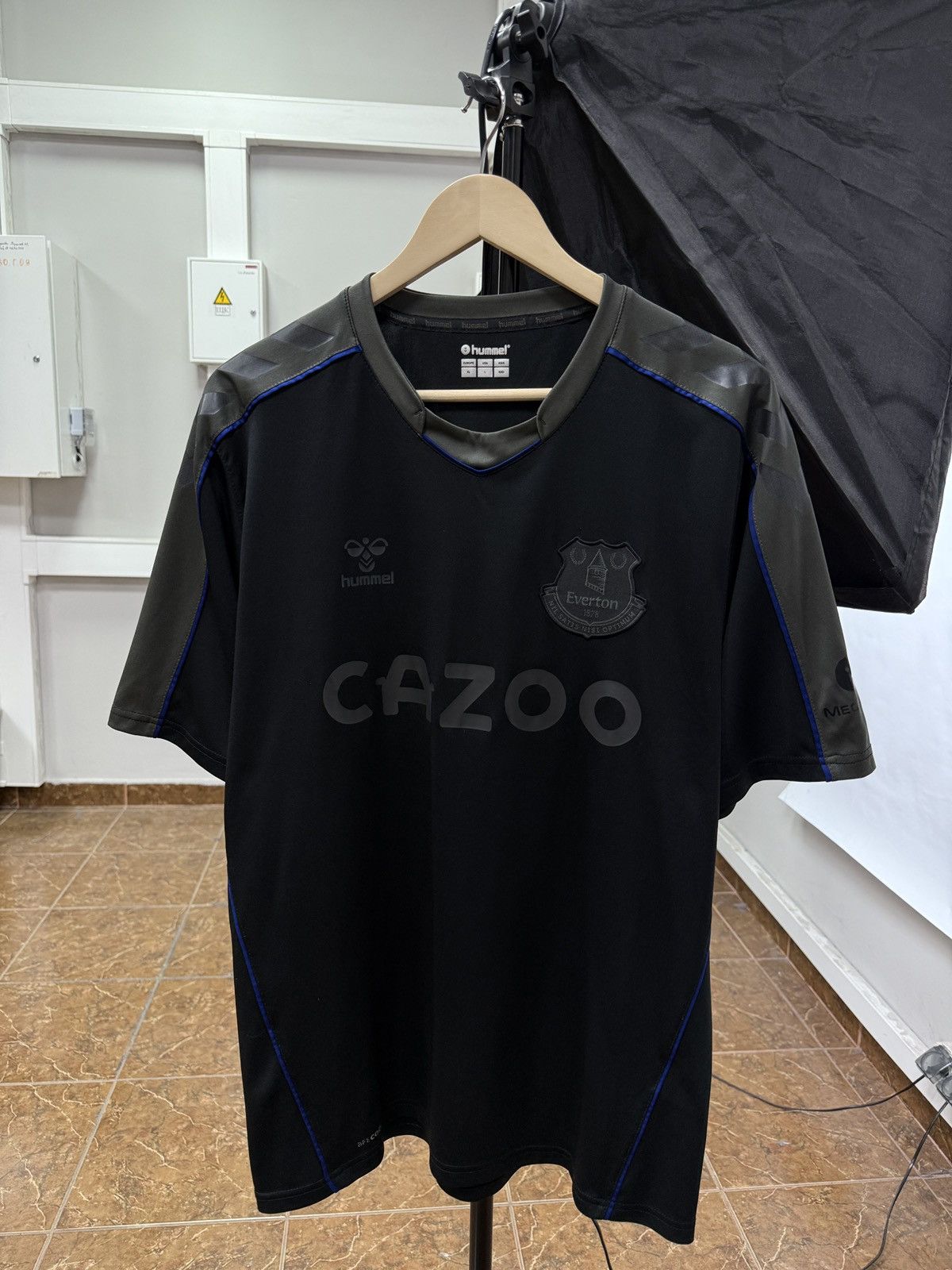 Hummel 🏴󠁧󠁢󠁥󠁮󠁧󠁿 2022 Everton Hummel Training Football Soccer Jersey Y2K Size US XL / EU 56 / 4 - 1 Thumbnail