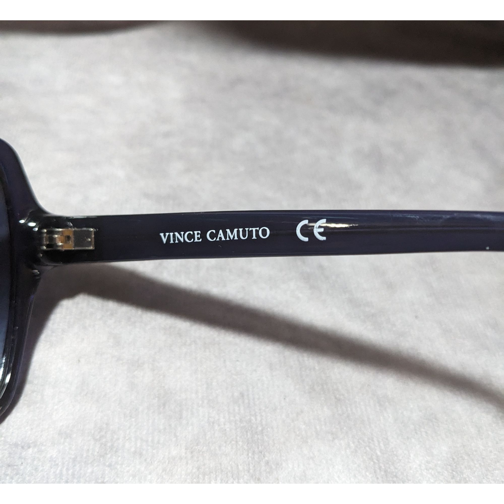 Vince Camuto Vince Camuto Blue Gradient Sunglasses With Silver Emblem Size ONE SIZE - 6 Thumbnail