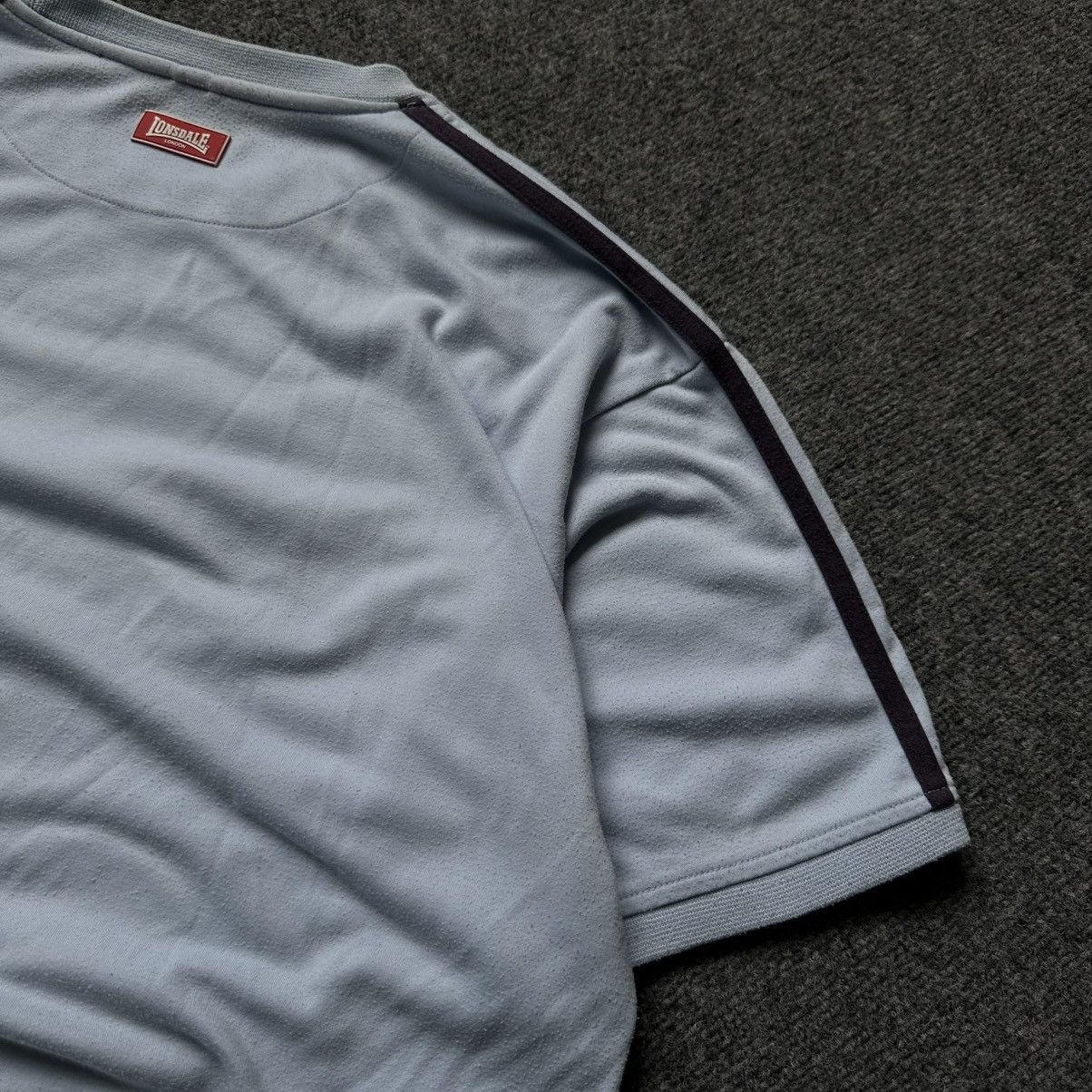 Lonsdale VTG Adult Lonsdale T-shirts Big Logo Size XL Y2K 00s USA Size US XL / EU 56 / 4 - 12 Thumbnail