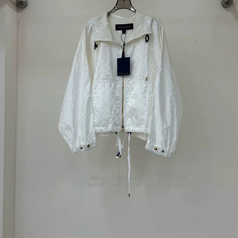 Louis Vuitton Louis Vuitton White full print assault jacket Size XS / US 0-2 / IT 36-38 - 1 Thumbnail