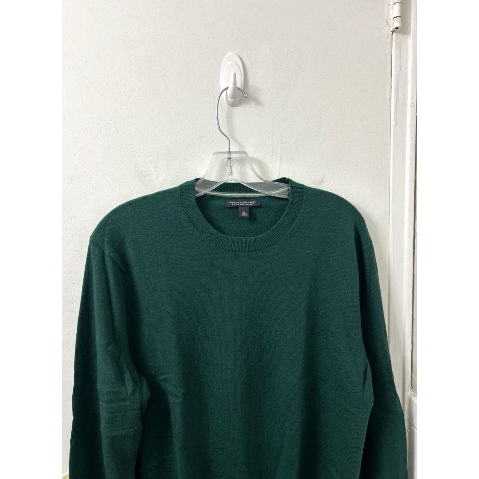 Banana Republic VINTAGE? No. Banana Republic Sweater Mens XL Green 100% Extra Fine Merino Wool Crewneck L/S Size US XL / EU 56 / 4 - 2 Thumbnail