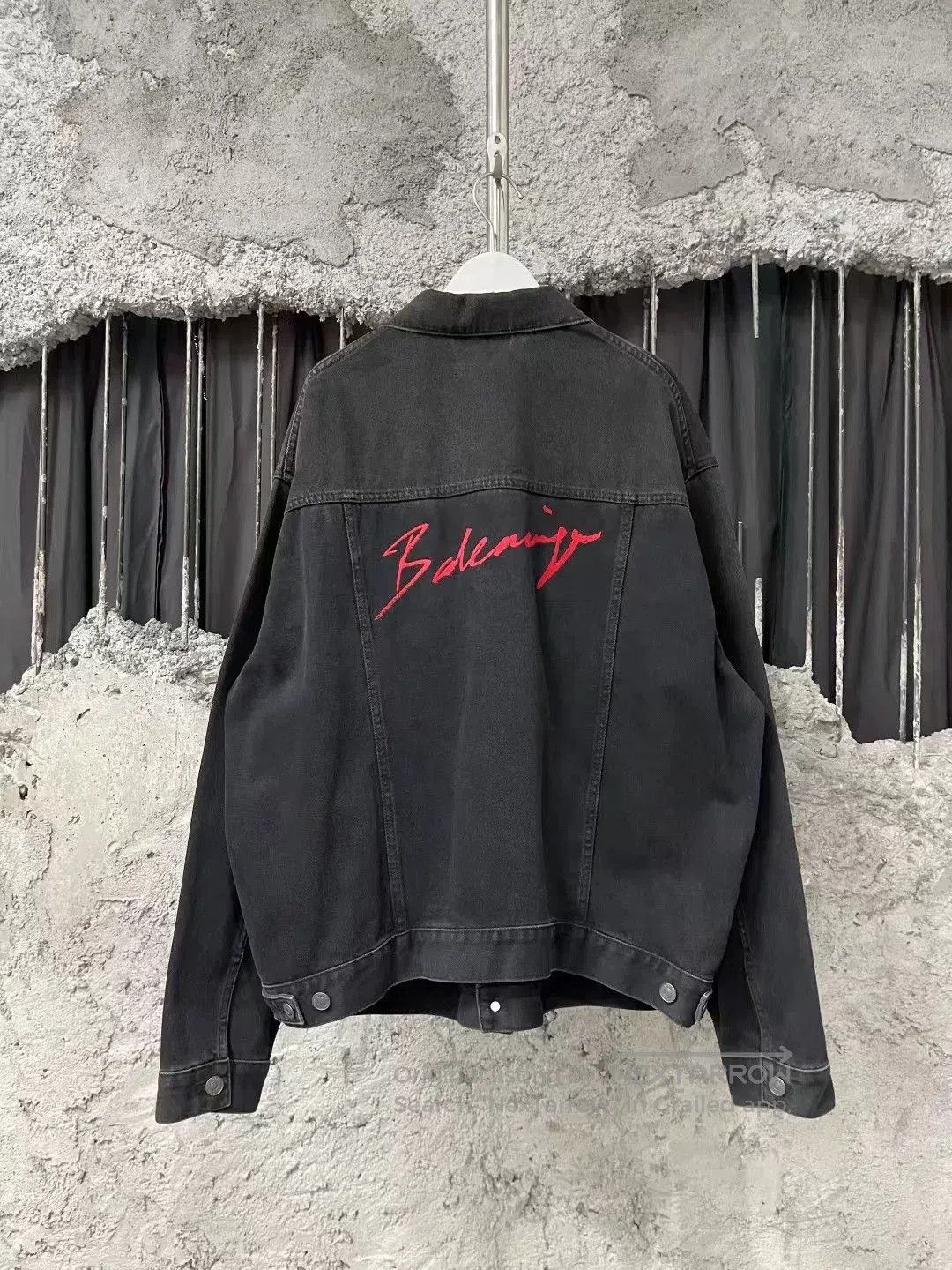 Balenciaga Balenciaga Black Red Logo Denim Jacket. Size US M / EU 48-50 / 2 - 1 Thumbnail