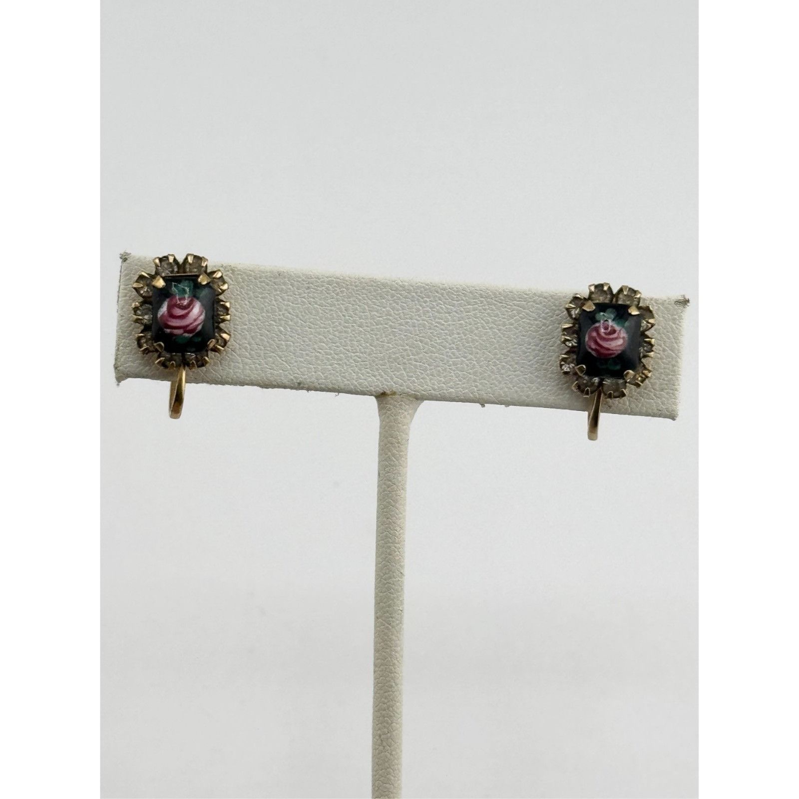 Vintage Vintage black enamel flower rhinestone screw back earrings Size ONE SIZE - 1 Thumbnail
