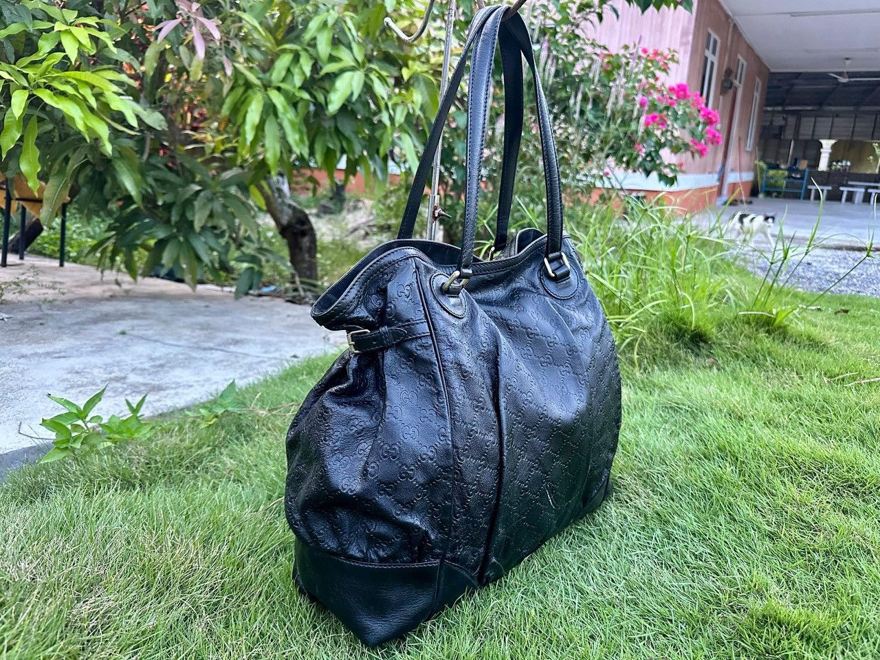 Gucci Authentic Gucci Guccisima Black Leather Full Moon Large Tote Size ONE SIZE - 3 Thumbnail