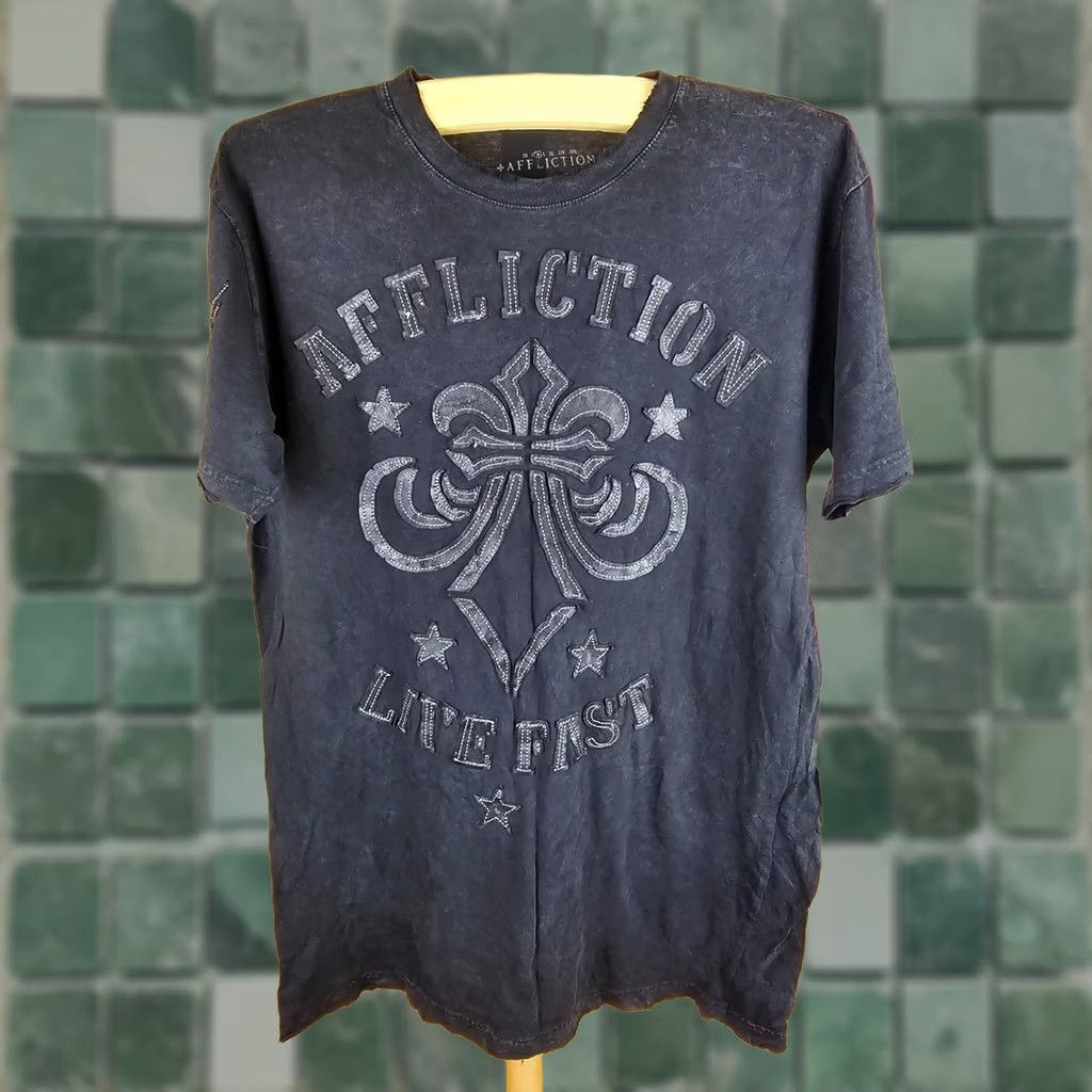 Affliction VINTAGE AFFLICTION CROSS GRUNGE PATCH T-SHIRT SZ MEDIUM Size US L / EU 52-54 / 3 - 1 Thumbnail