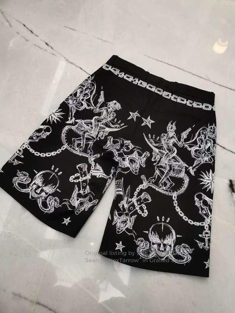 Givenchy Givenchy SizeXS Fashionable print short pants Size US 28 / EU 44 - 2 Thumbnail