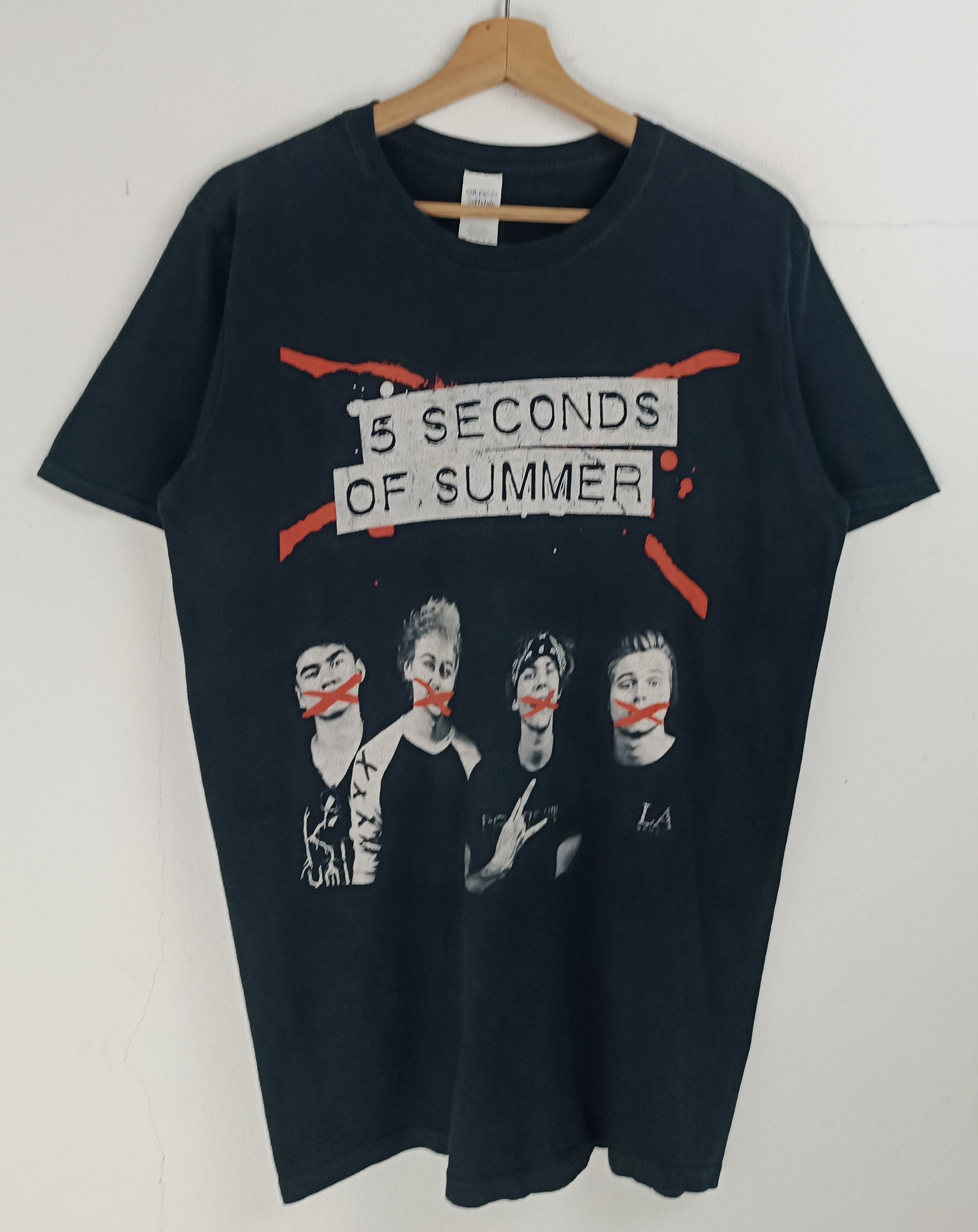 Band Tees VINTAGE 2015 5 SECONDS OF SUMMER TOUR TEE vamps swift zayn Size US M / EU 48-50 / 2 - 3 Thumbnail