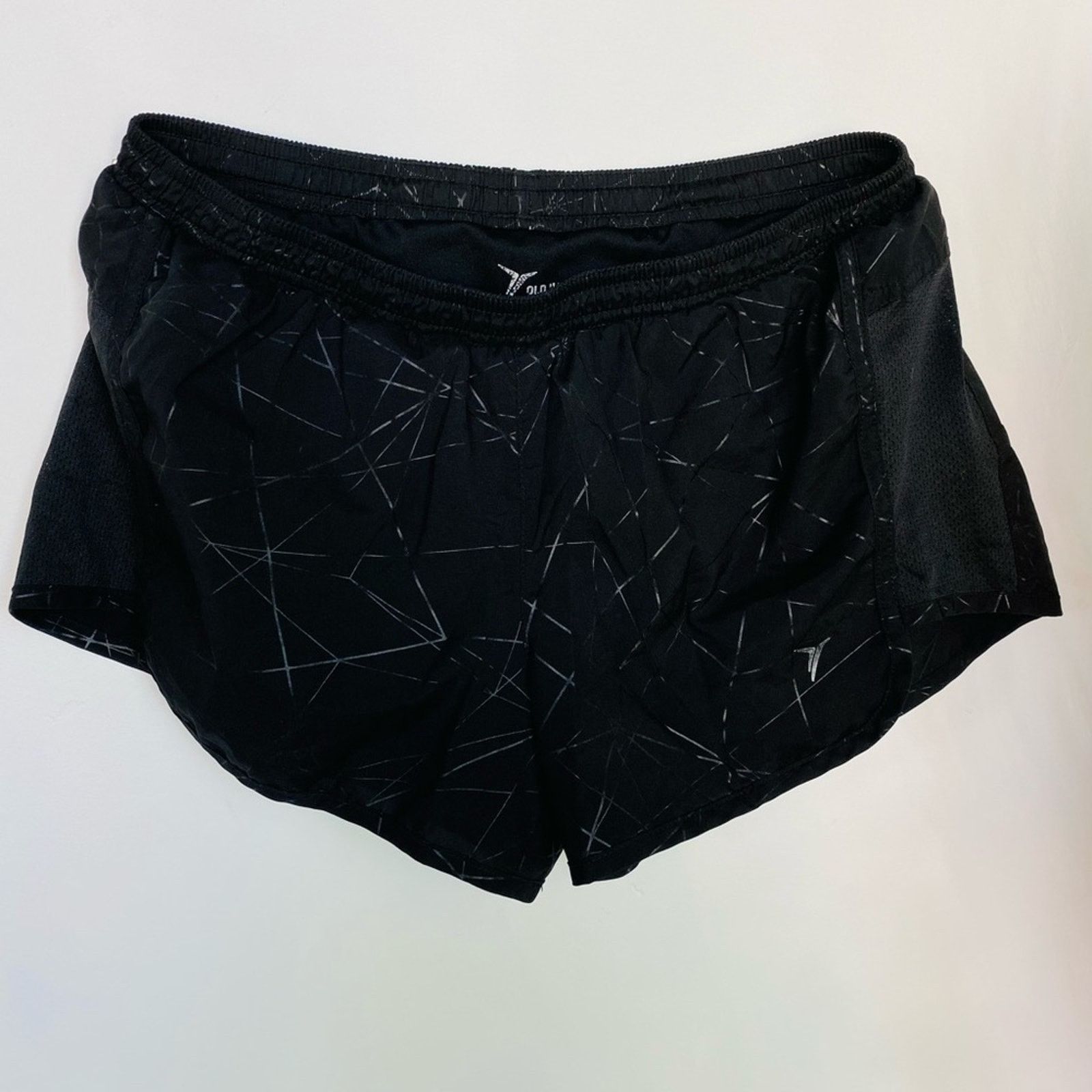 Old Navy OLD NAVY ACTIVE Black White Abstract Geometric Print Shorts Size 27" / US 4 / IT 40 - 8 Thumbnail