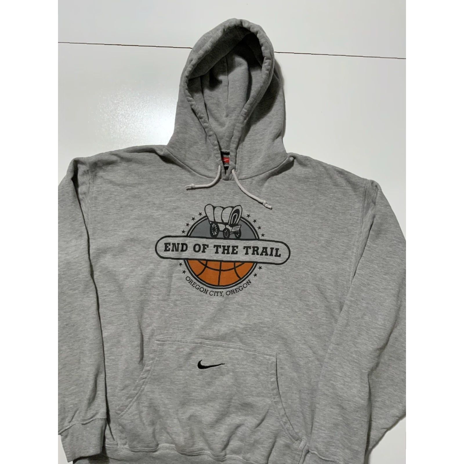 Nike VINTAGE Nike End Of The Trail Oregon City Basketball Center Swoosh Hoodie L Mens Gray City 90s Size US L / EU 52-54 / 3 - 3 Thumbnail