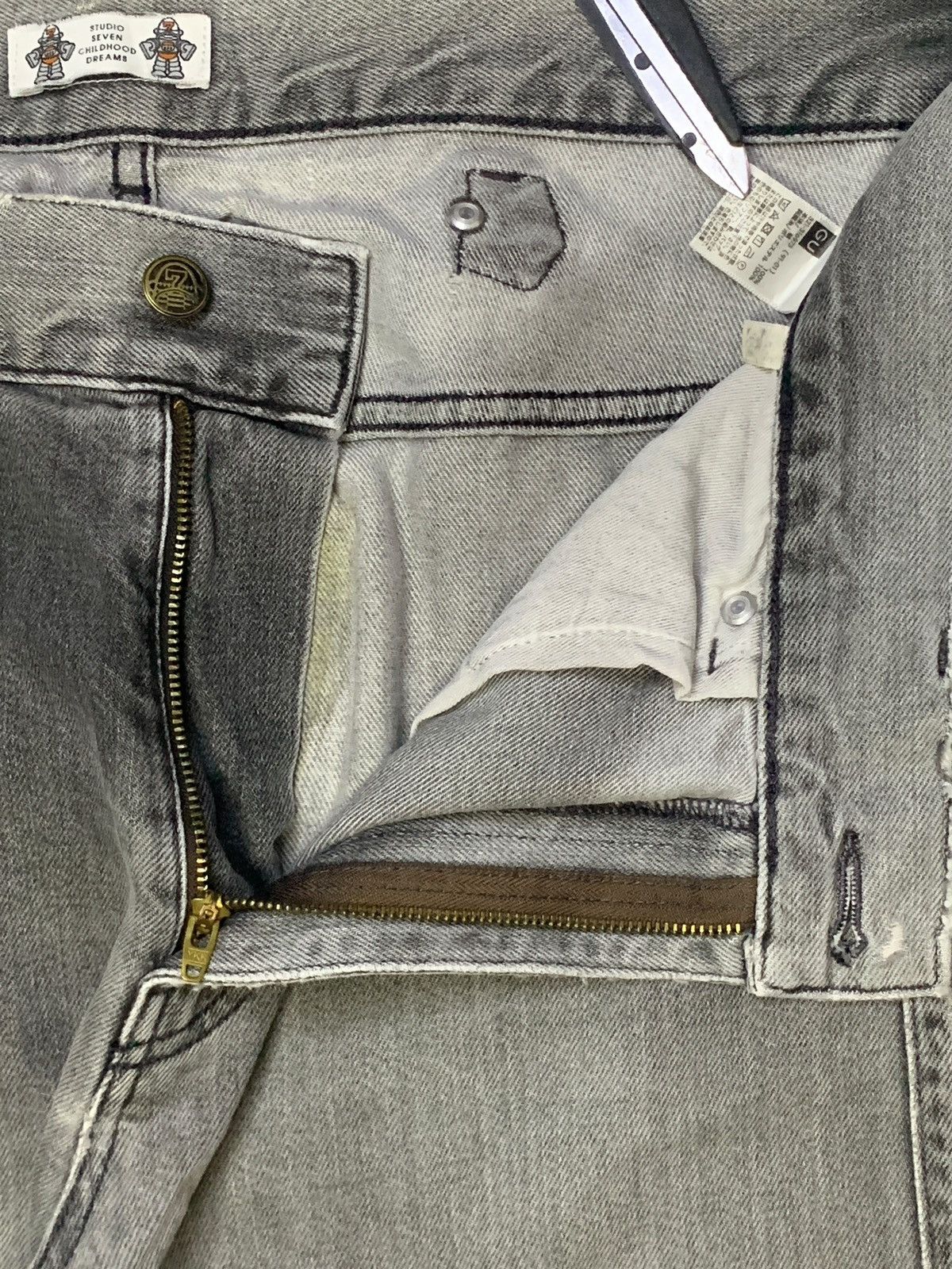 Japanese Brand Vintage Japanese Brand Buckle Back Cargo Baggy Jeans Size US 36 / EU 52 - 10 Thumbnail
