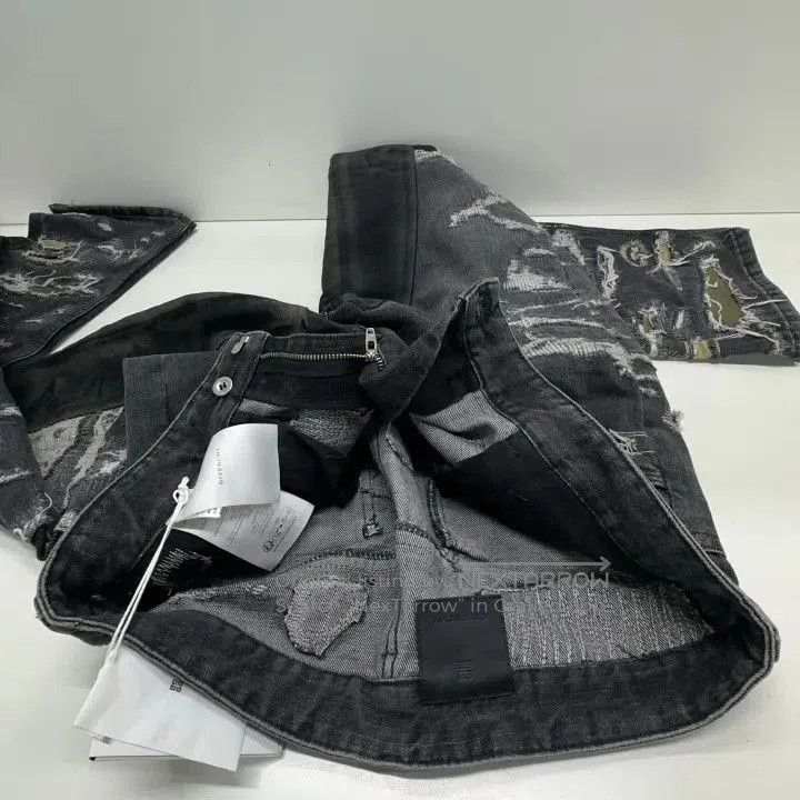 Givenchy Givenchy SS23 Black Ripped Jeans for Men. Size US 31 - 7 Thumbnail