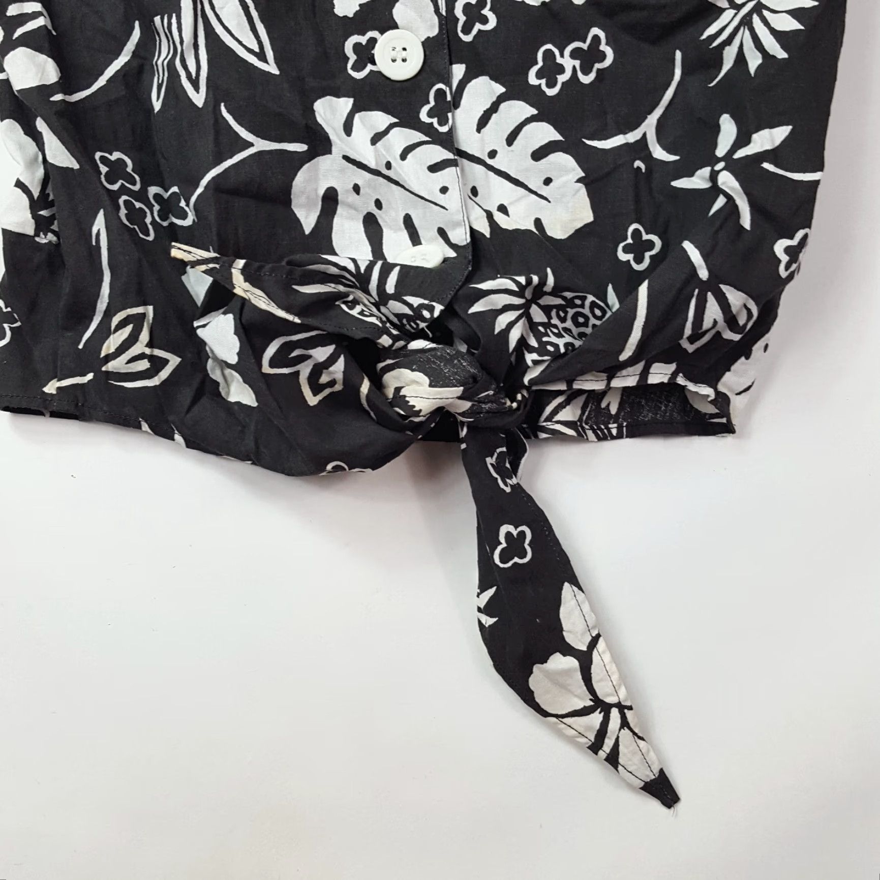 Vintage VINTAGE Just Class T-Shirt Women's Small Black Tropical Pineapple Sleeveless Beach Shirt Top Outdoor 80s 90s Summer Retro Size S / US 4 / IT 40 - 3 Thumbnail