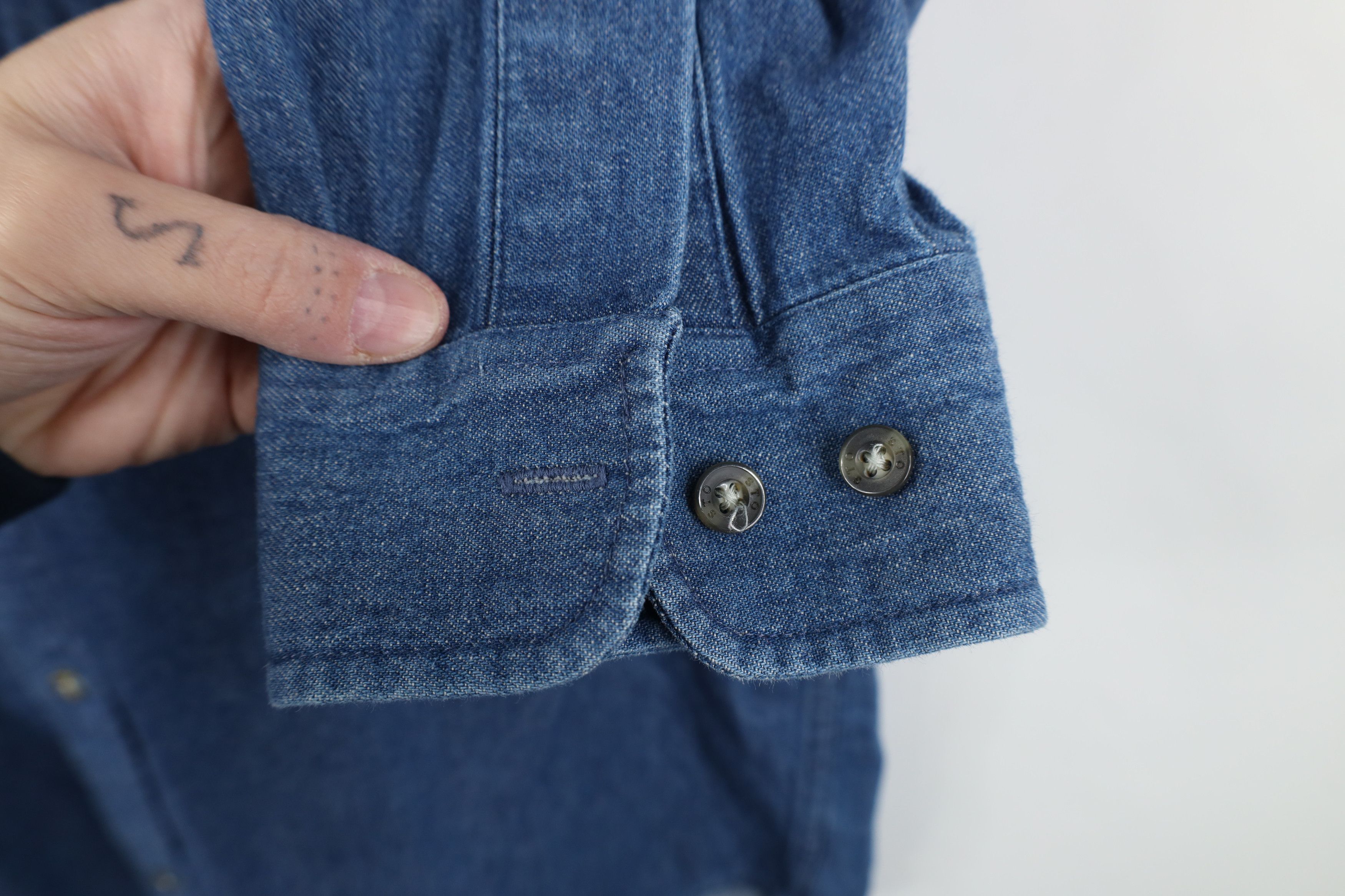 Vintage Vintage 90s Streetwear Denim Jean Collared Button Down Shirt Size US L / EU 52-54 / 3 - 9 Thumbnail