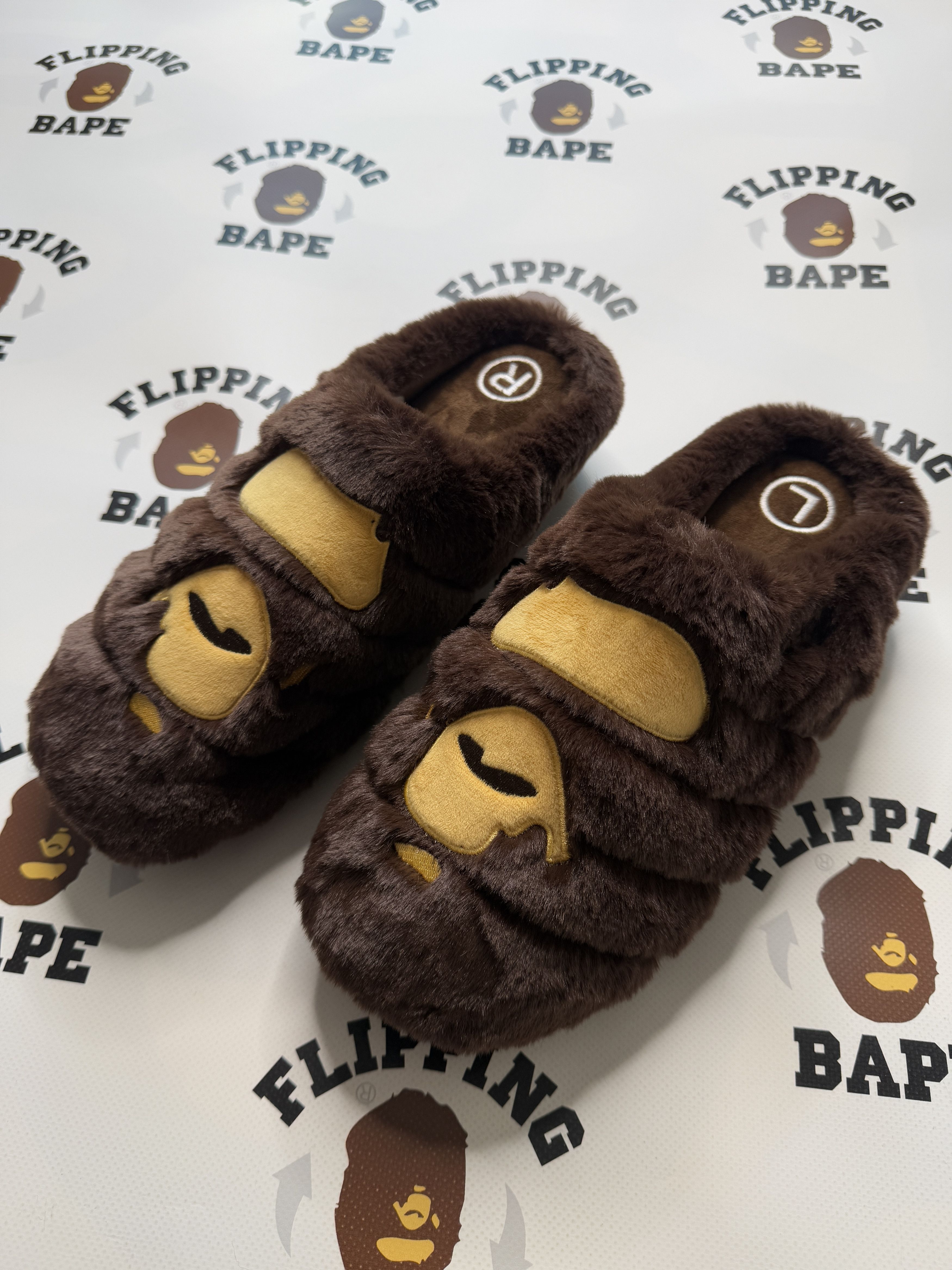 Bape × SUBU BAPE x SUBU APE HEAD PUFFER SANDALS Size US 6 / EU 39 - 2 Thumbnail