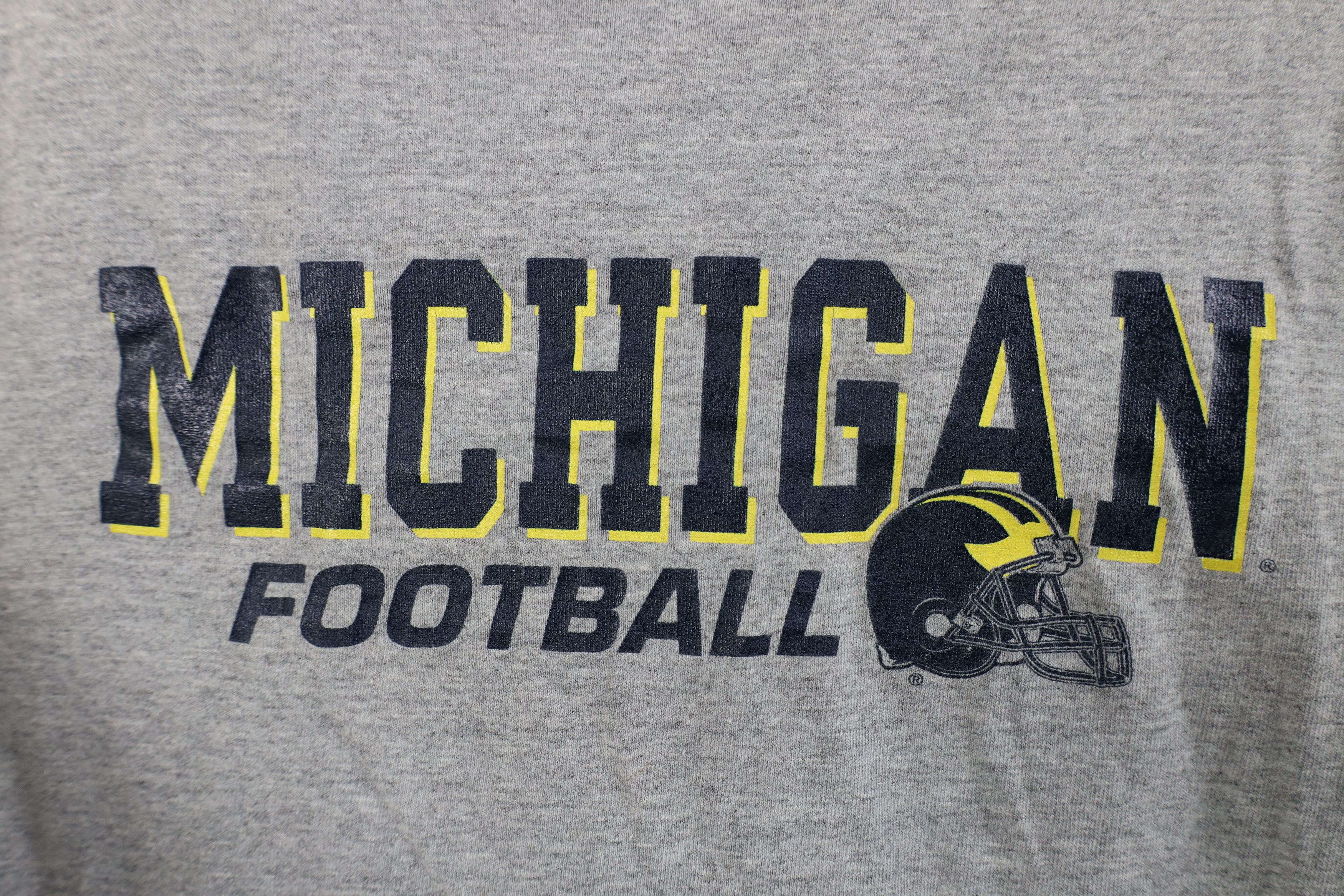Vintage Vintage 90s University of Michigan Football T-Shirt Gray USA Size US L / EU 52-54 / 3 - 4 Thumbnail