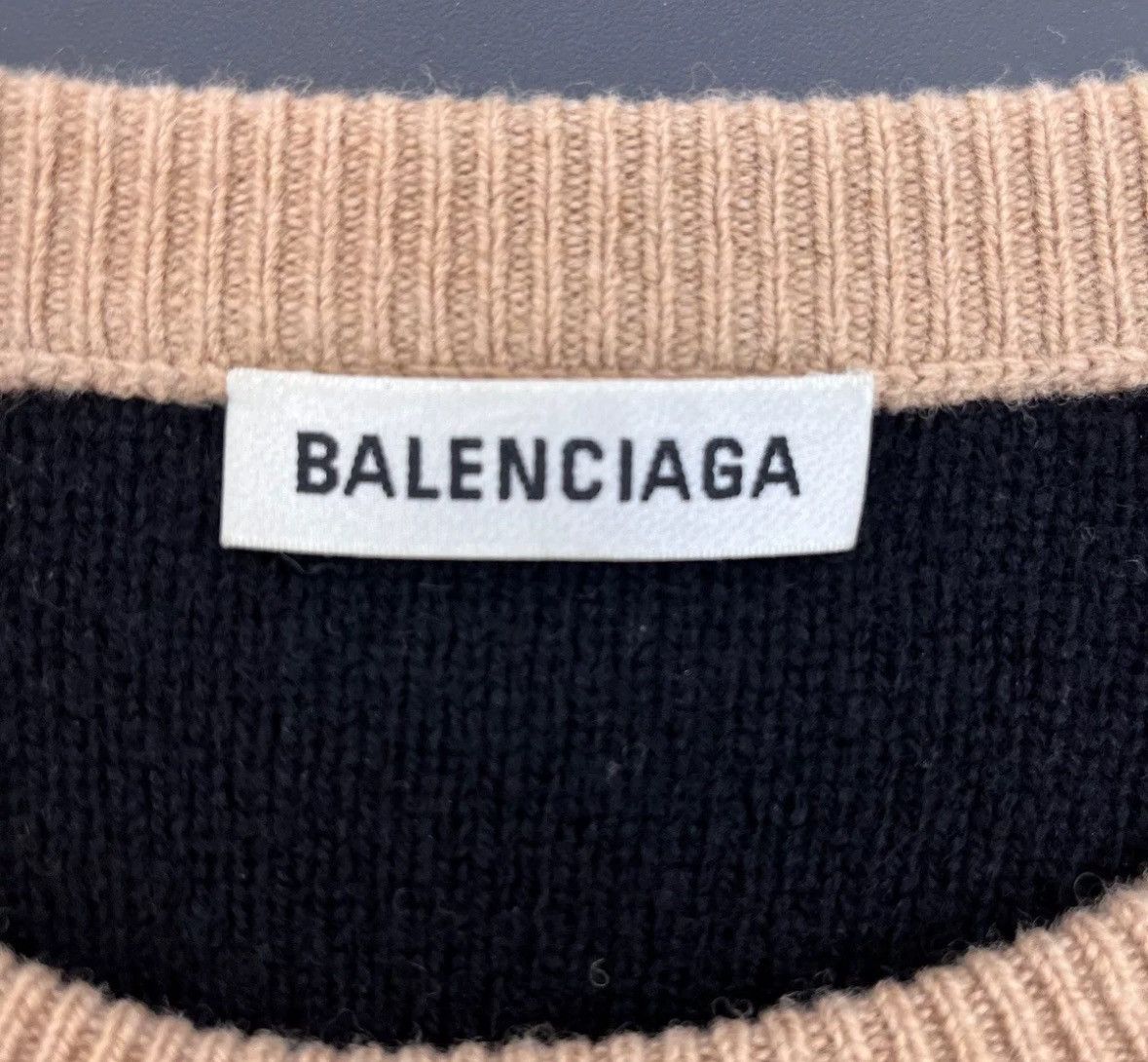Balenciaga Balenciaga camel bullet screen logo wool sweater Size US XS / EU 42 / 0 - 6 Thumbnail