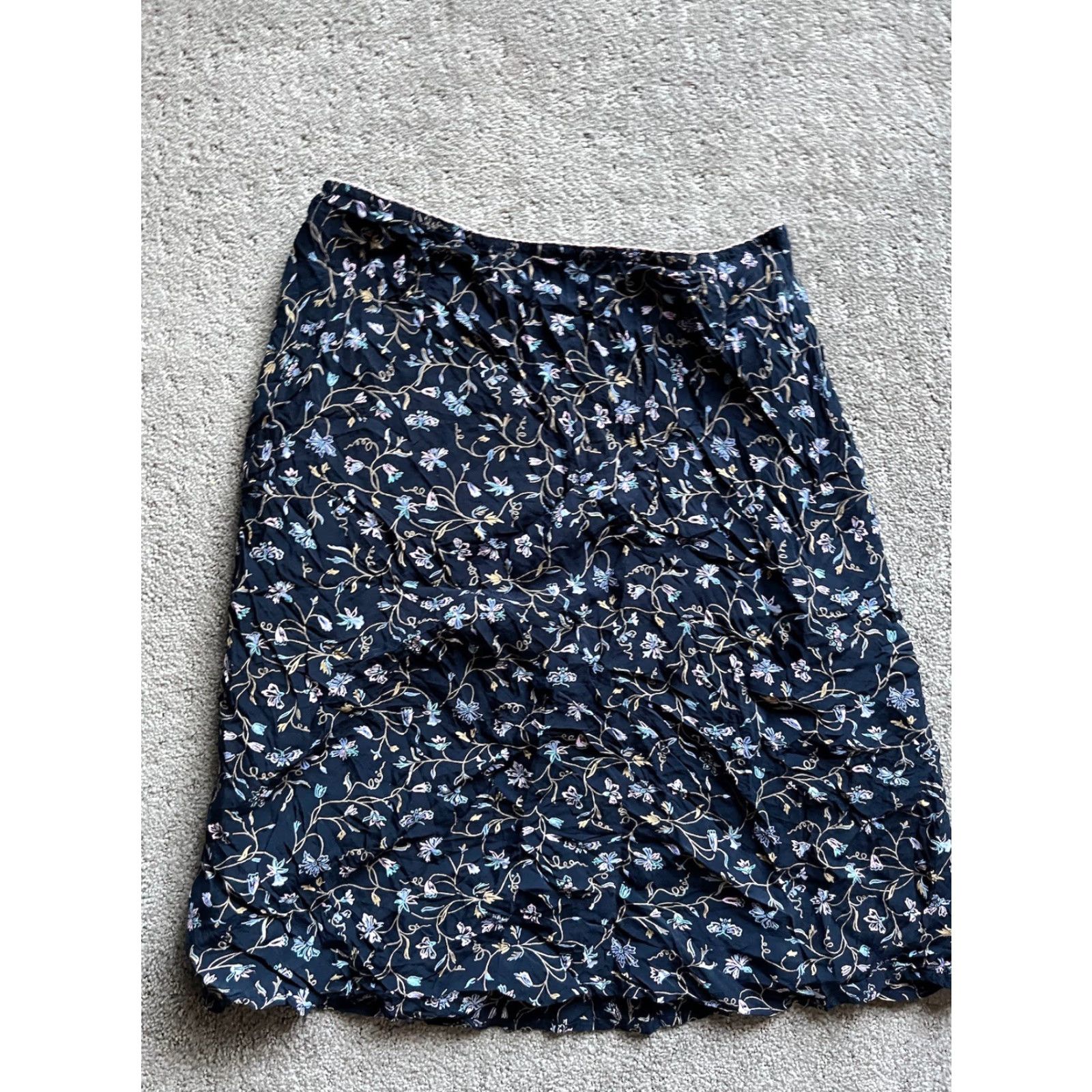 Gap VINTAGE Gap Women's Mini Skirt Casual Party Rayon Chiffon Floral Size 8 Navy Size 30" / US 8 / IT 44 - 2 Thumbnail