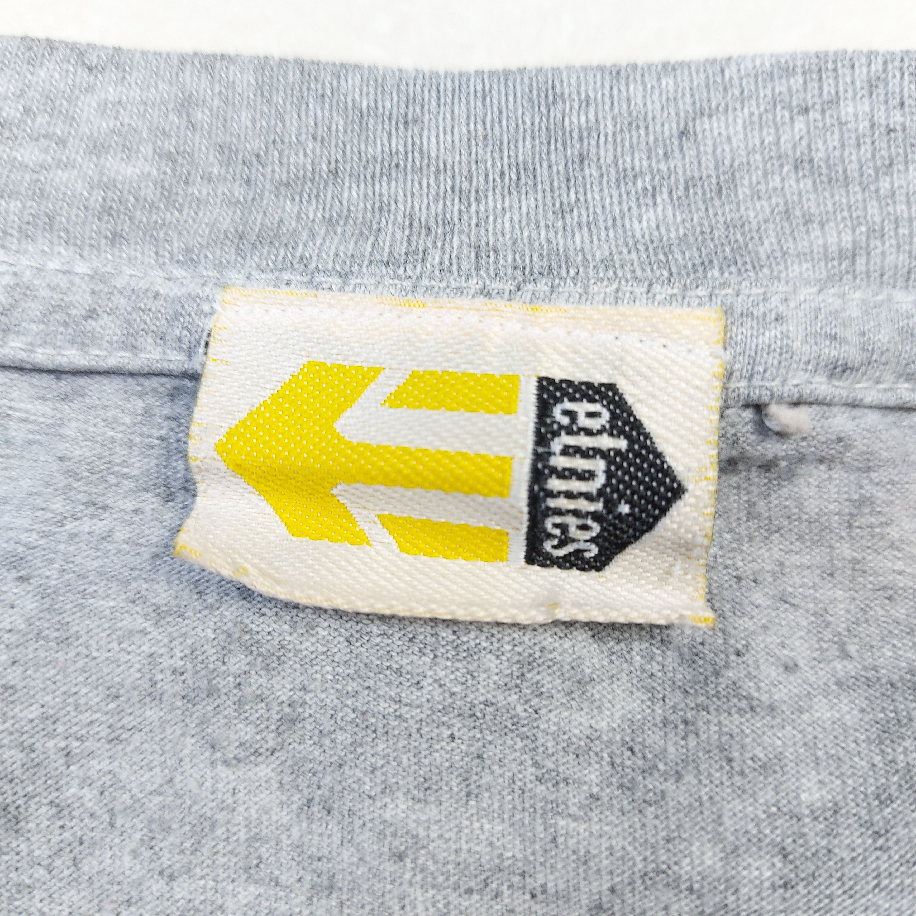 Etnies Vintage 90s Etnies Footwear & Apparel Skateboard USA TEE Size US L / EU 52-54 / 3 - 9 Thumbnail