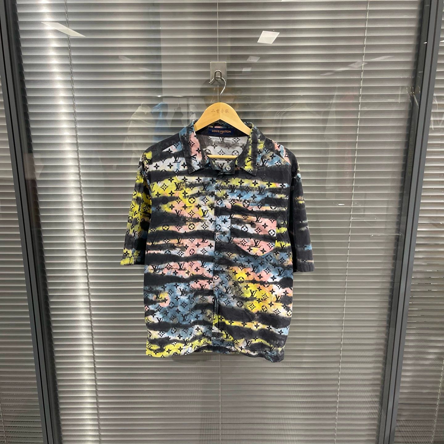Louis Vuitton LV Monogram Tie-Dye Short Sleeve Shirt M 99new Size US M / EU 48-50 / 2 - 1 Thumbnail