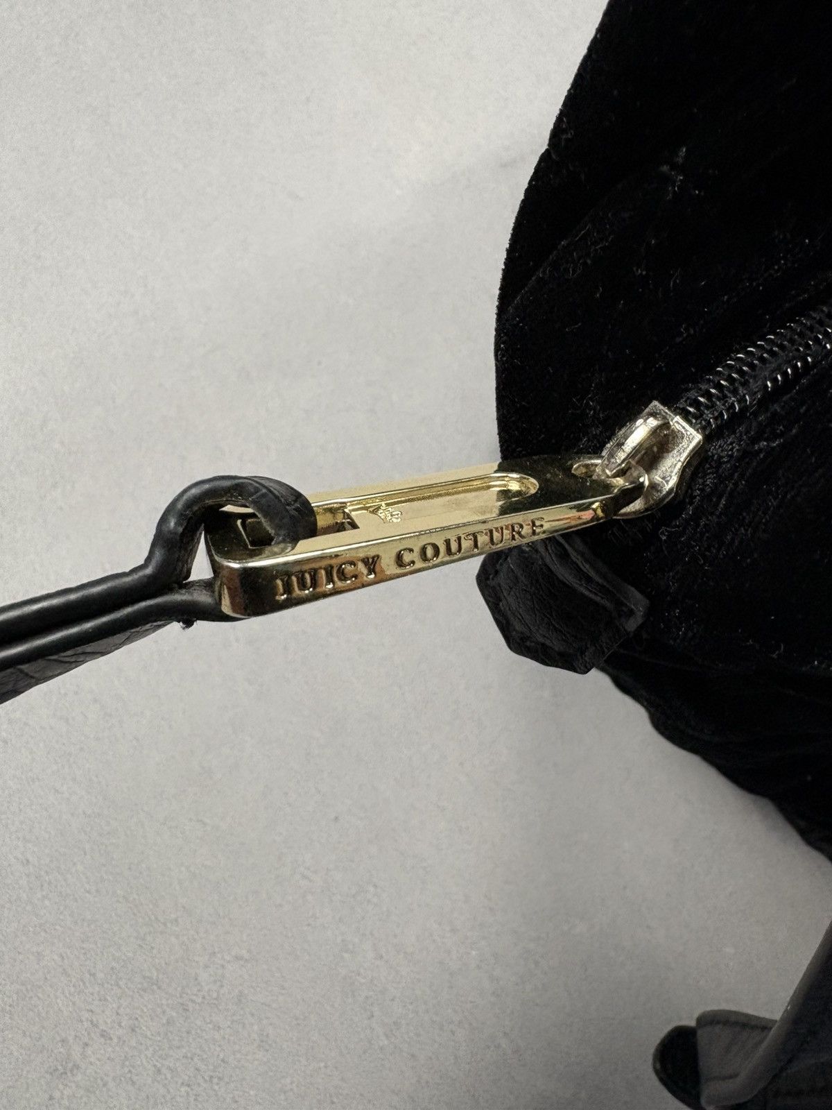 Juicy Couture Juicy Couture Vintage Velvet Heart Shoulder Crossbody Bag Size ONE SIZE - 20 Thumbnail