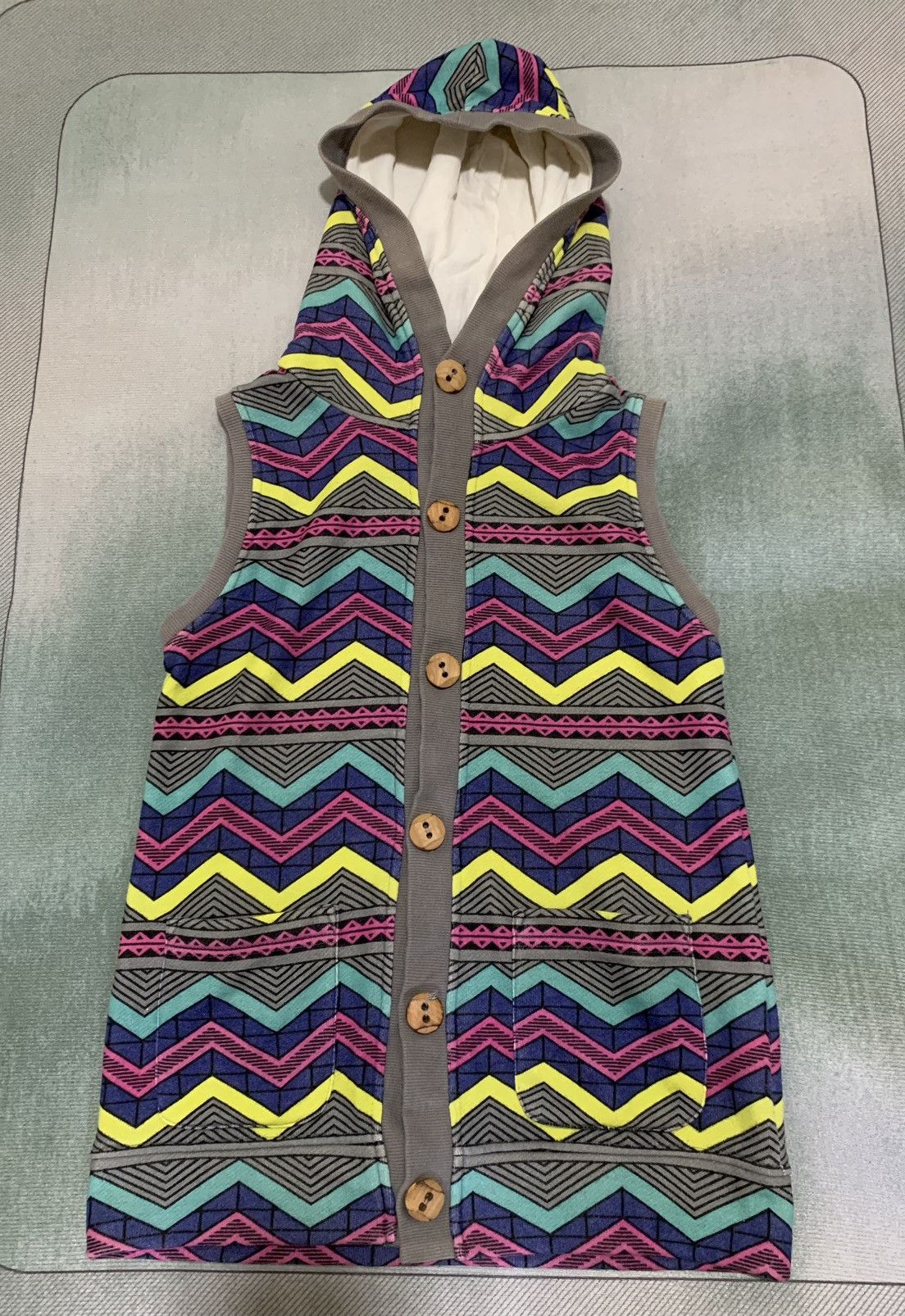 go slow caravan Sleeveless Hoodes Geometric Zig-Zag Pattern Wooden Buttons Size US S / EU 44-46 / 1 - 1 Thumbnail
