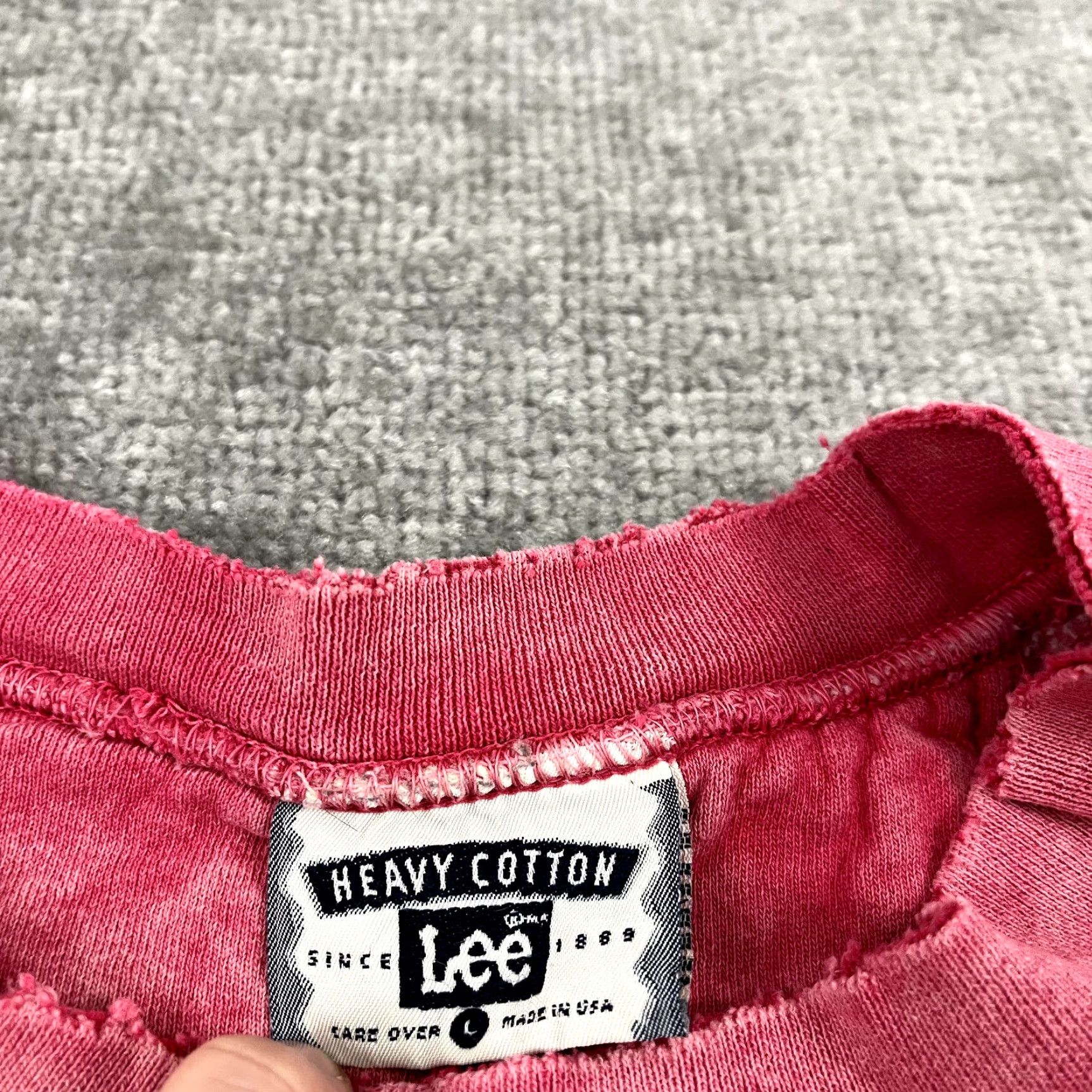 Lee VINTAGE LEE Sweatshirt Mens Large Pink Crew Neck Skate Surf Distressed Thrashed Size US L / EU 52-54 / 3 - 3 Thumbnail
