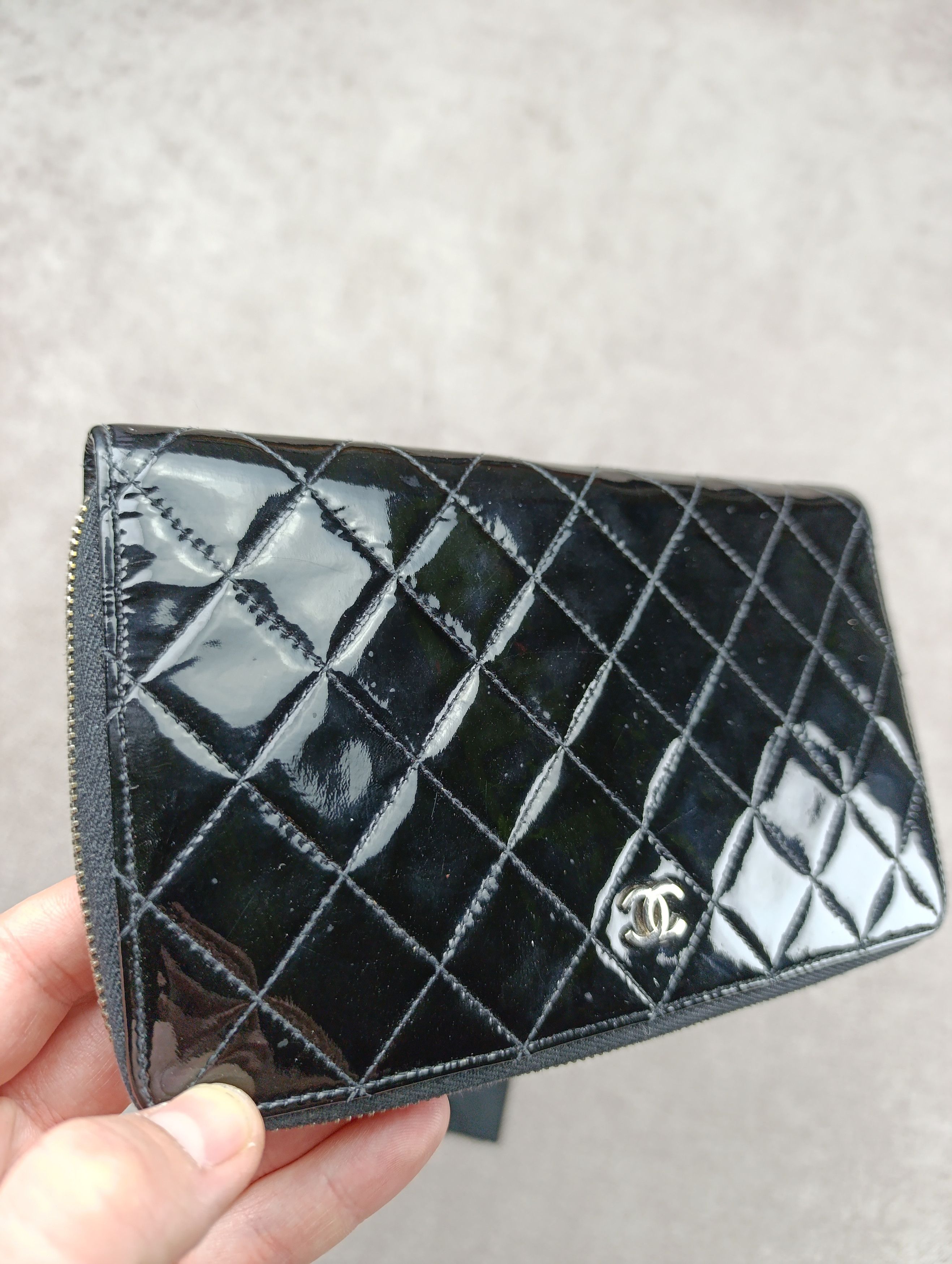 Chanel CHANEL BLACK QUILTED PATENT LEATHER CC ZIP ORGANIZER WALLET Size ONE SIZE - 11 Thumbnail