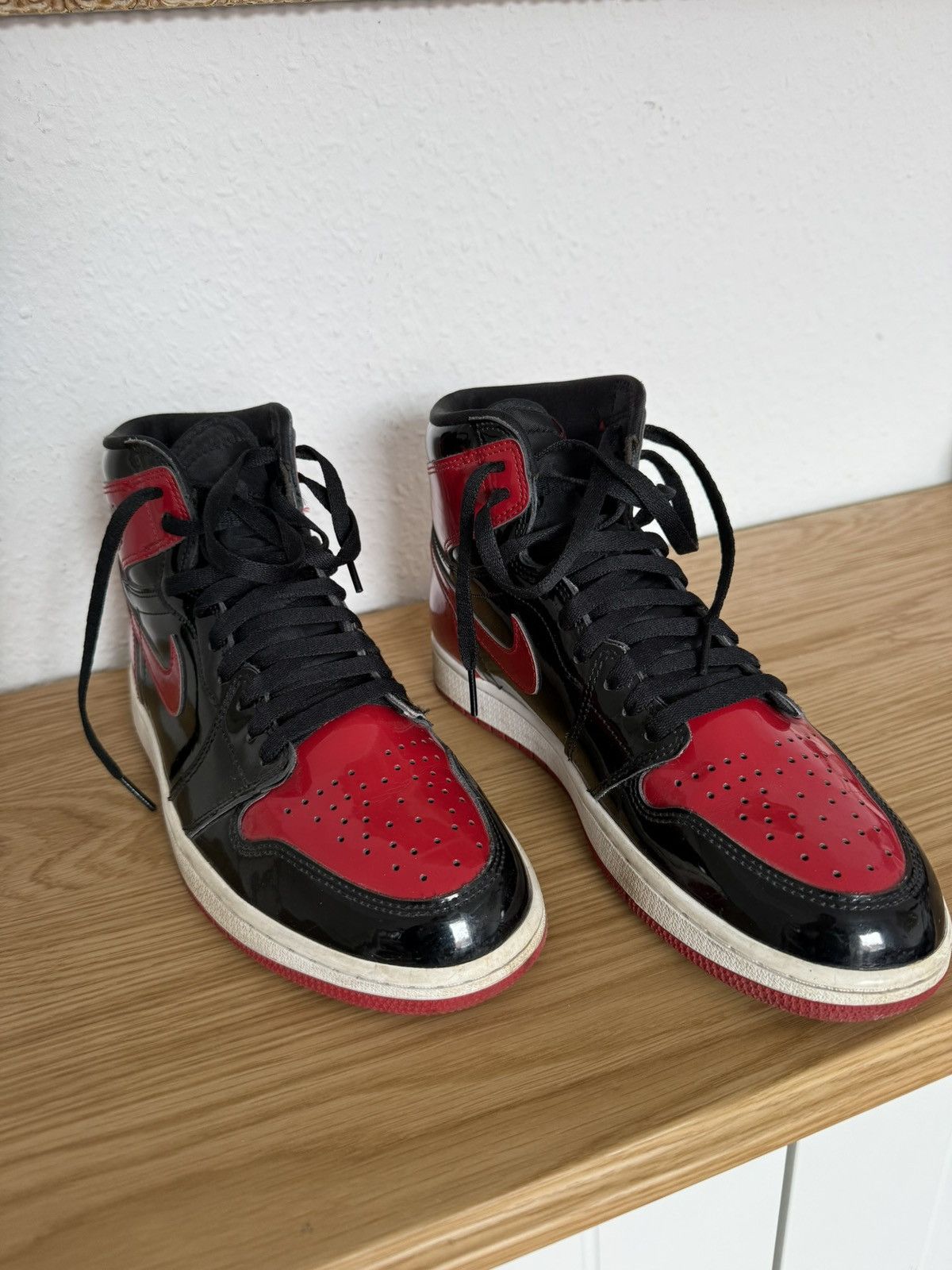 Nike Nike Air Jordan 1 Patent Bred Gloss EU44 Size US 10.5 / EU 43-44 - 3 Thumbnail