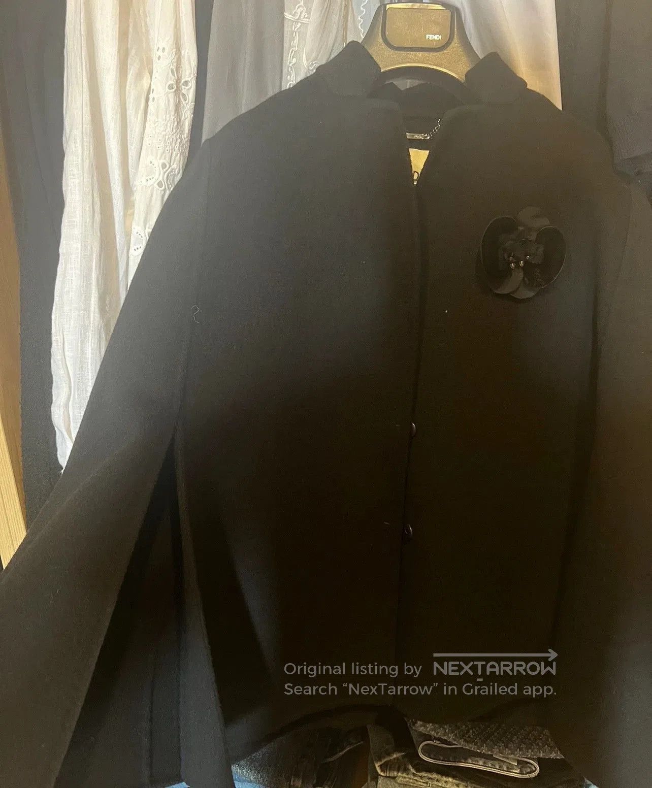 Fendi black double-sided cashmere cape with brooch. Size US M / EU 48-50 / 2 - 1 Thumbnail