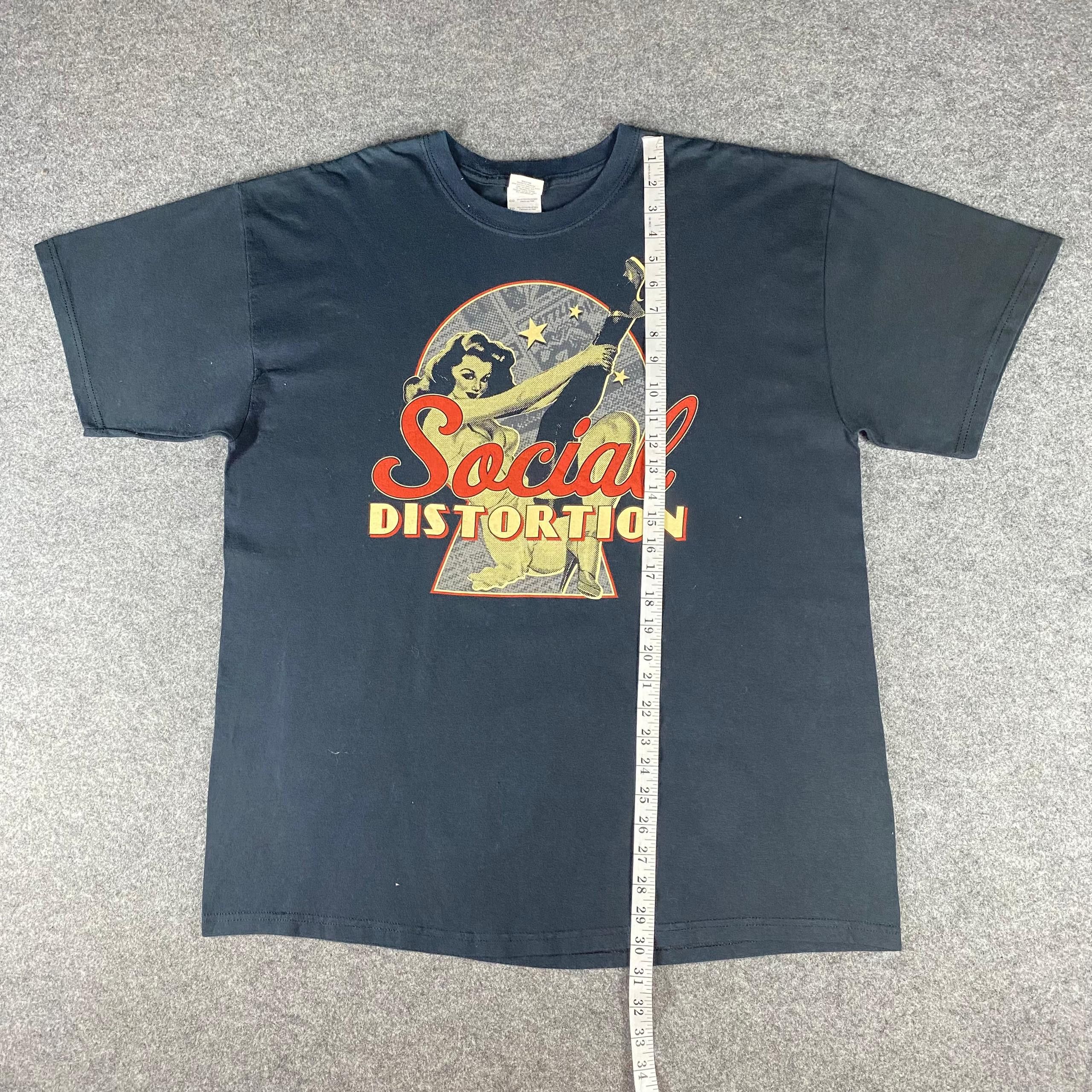 Band Tees Vintage Social Distortion Punk Band Tshirt Size US L / EU 52-54 / 3 - 6 Thumbnail