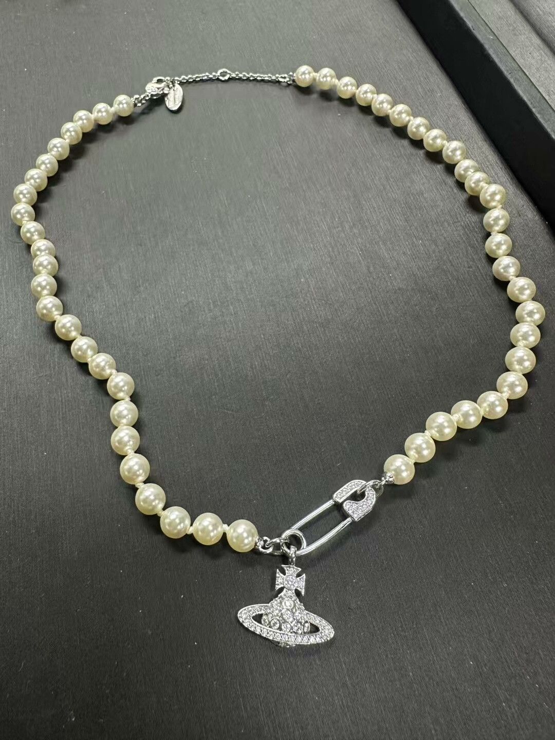 Vivienne Westwood Vivienne Westwood Pearl Brooch Necklace Size ONE SIZE - 1 Thumbnail