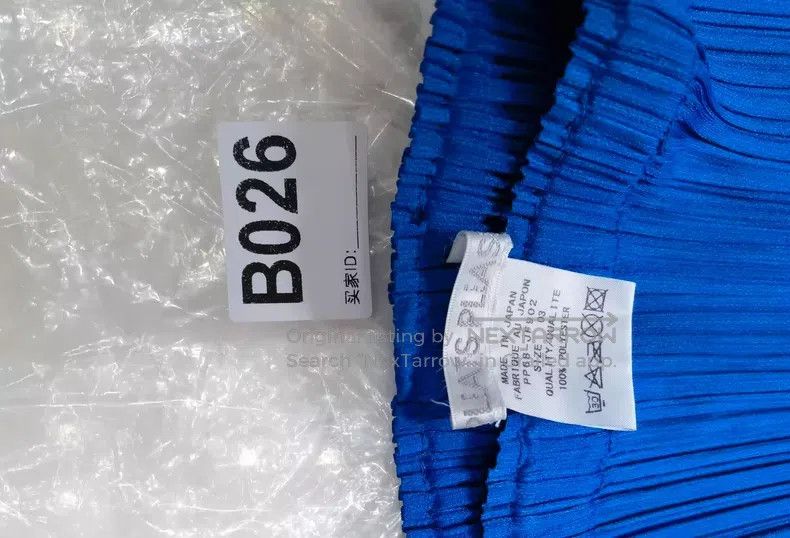 Issey Miyake Issey Miyake size:3 Royal Blue Shiny Straight-Leg Pants Size 22" - 4 Thumbnail