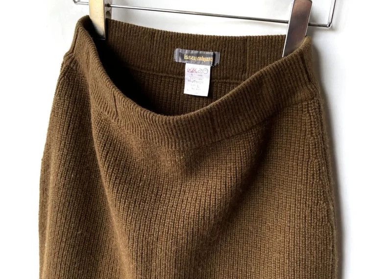 Issey Miyake issey miyake Camel wool knitted half skirt Size 42" / US 20 - 4 Thumbnail