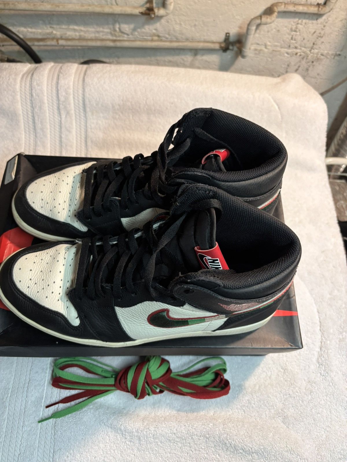 Jordan Brand × Nike Jordan 1 Retro High Sports Illustrated (A Star Is Born) Size US 13 / EU 46 - 5 Thumbnail
