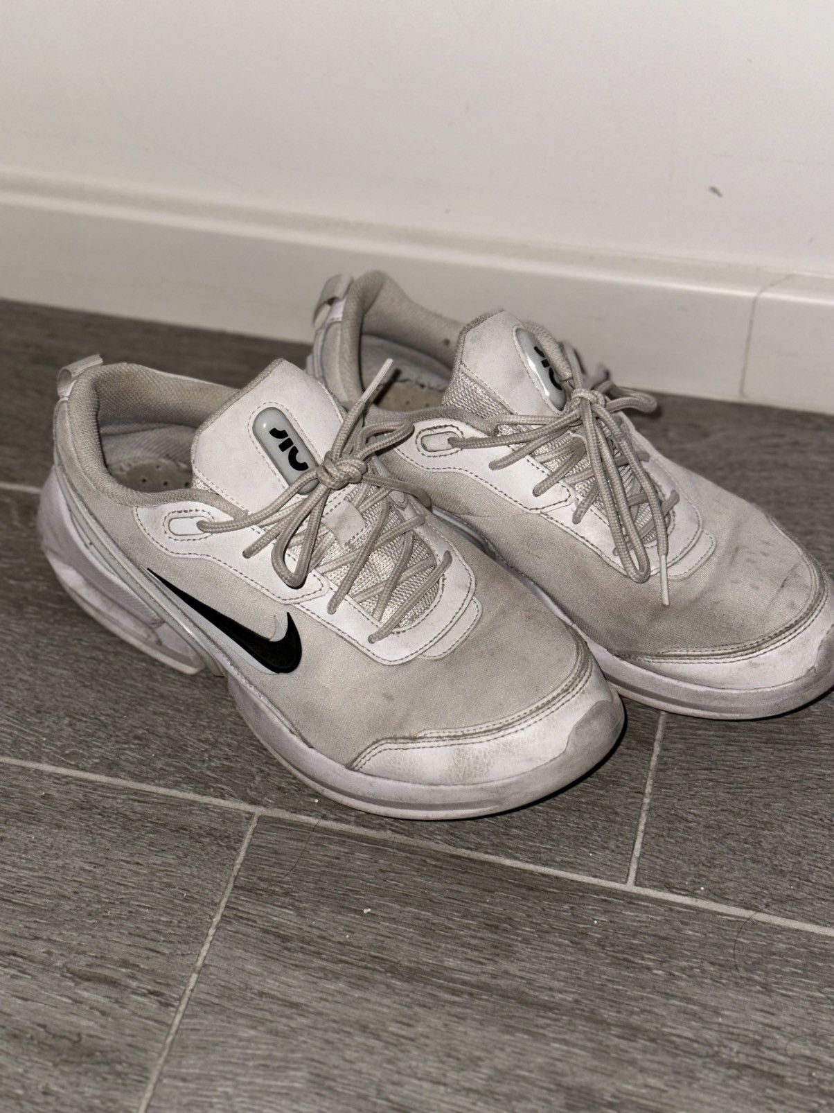 Nike Nike Air Max Siren | Discontinued Women’s Sneakers Size US 10 / IT 40 - 1 Thumbnail