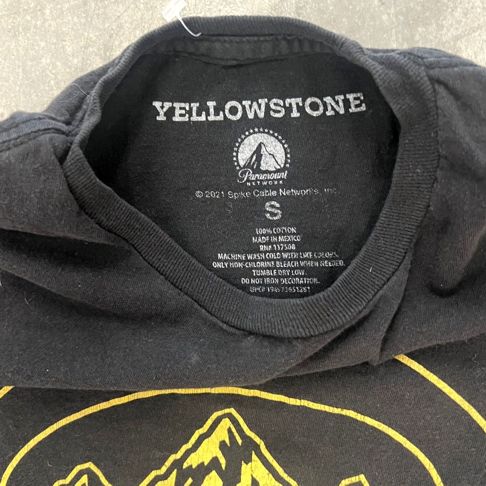 Vintage VINTAGE Yellowstone Montana Western Nature Black Graphic Tee Women's L Shirt Size S / US 4 / IT 40 - 3 Thumbnail