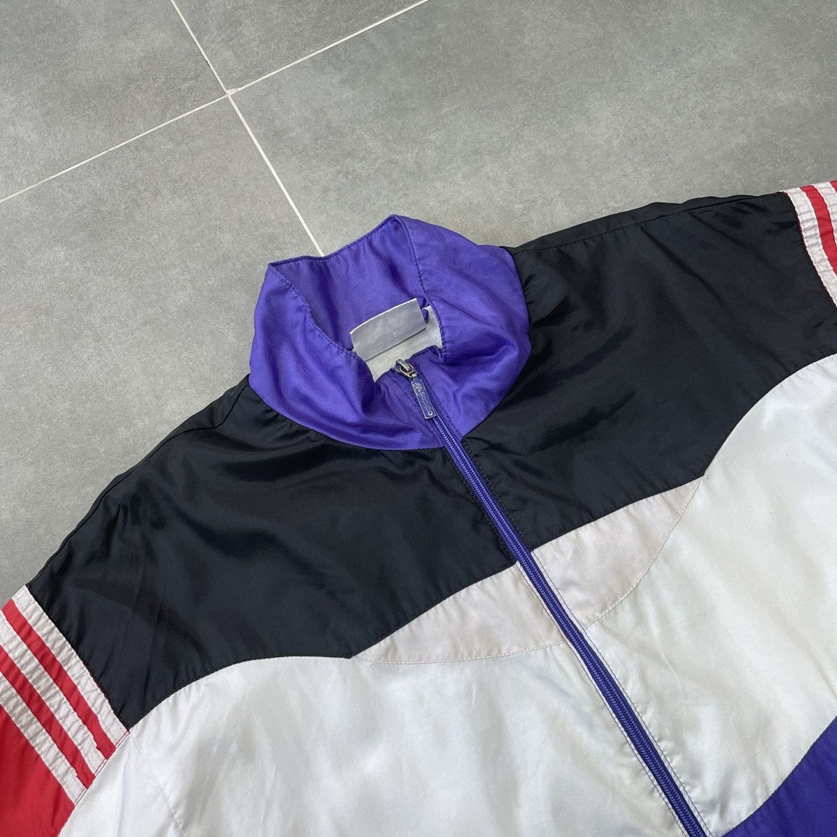 Adidas × Vintage Vintage Adidas Nylon Track Jacket Size M Size US M / EU 48-50 / 2 - 12 Thumbnail