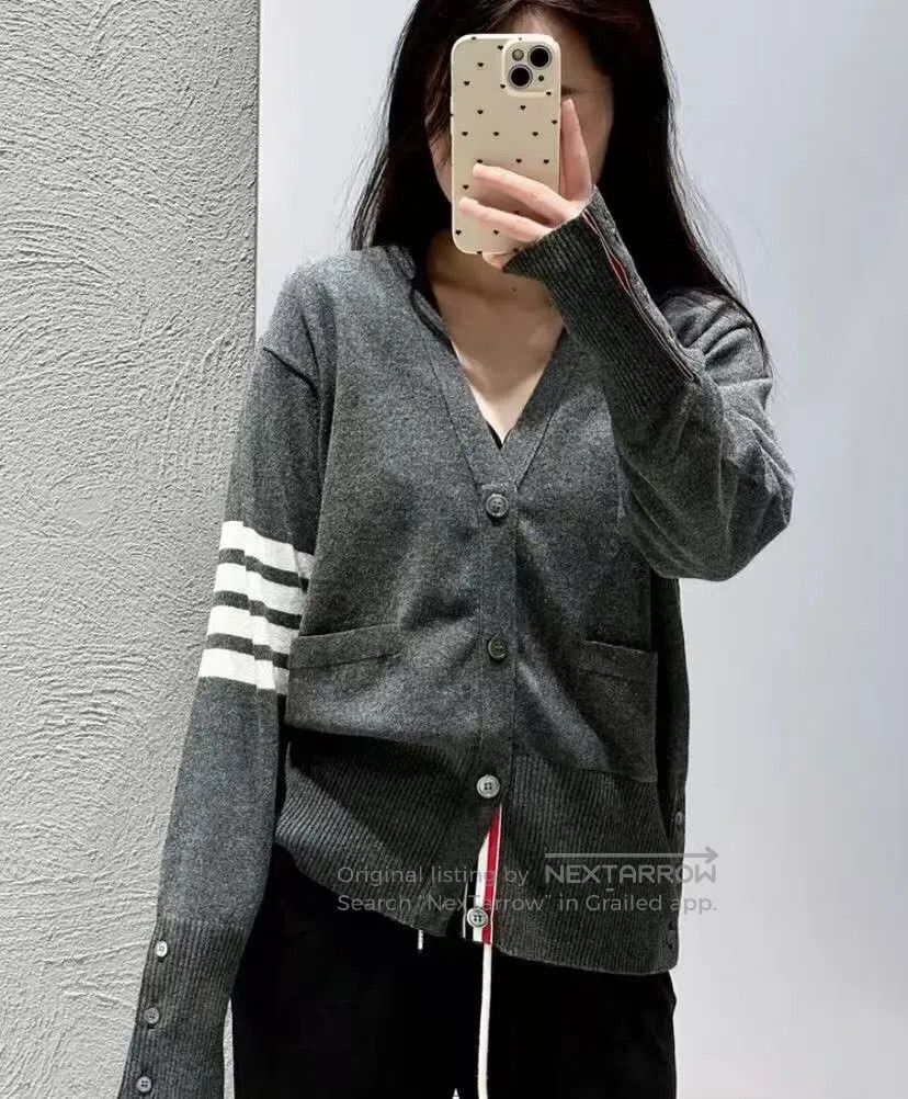 Thom Browne Thom Browne Dark Gray Classic Four Bar Cashmere V-neck Sin Size US L / EU 52-54 / 3 - 8 Thumbnail