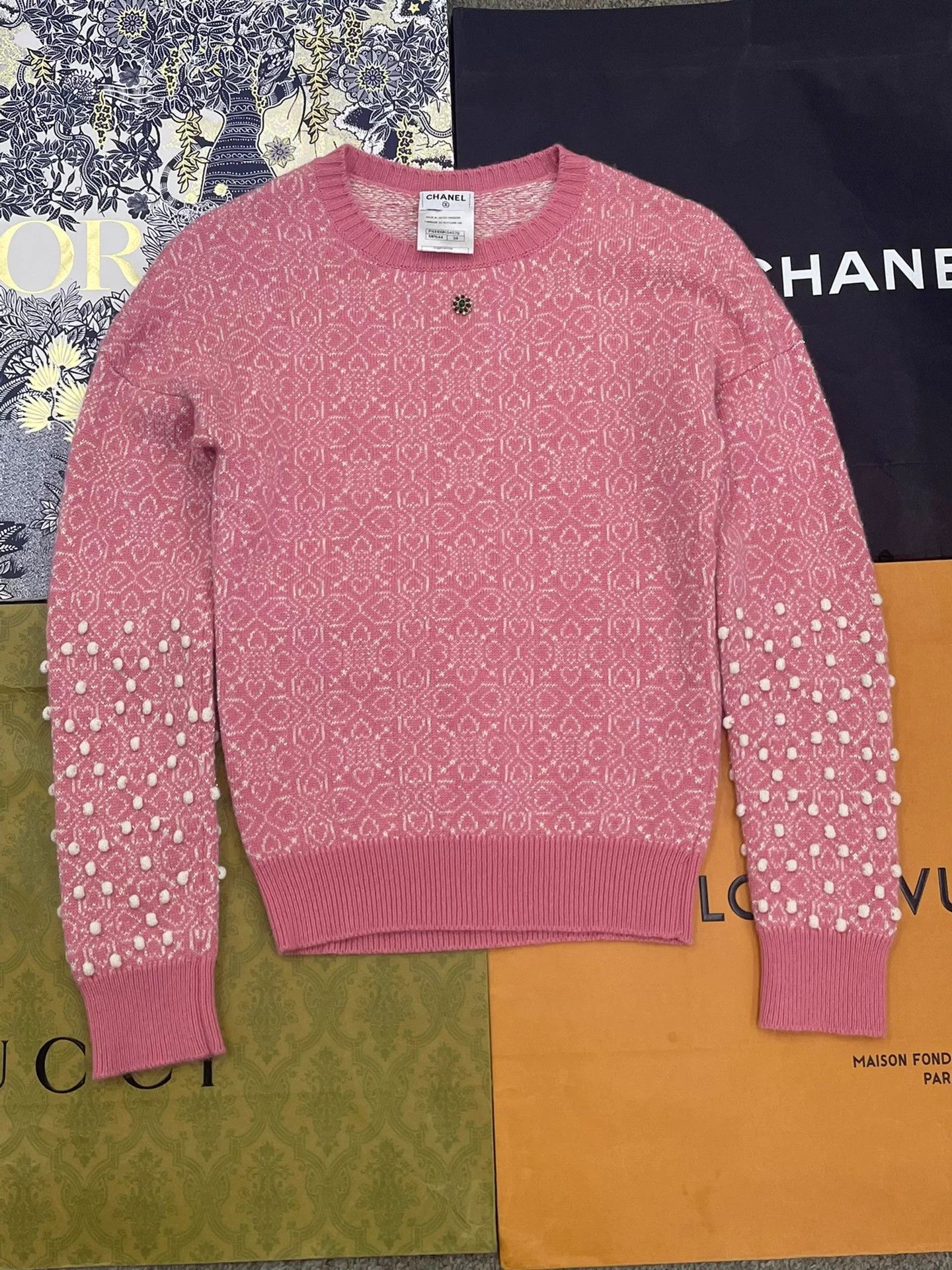 Chanel Chanel pink & white gemstone button cashmere sweater Size XS / US 0-2 / IT 36-38 - 1 Thumbnail