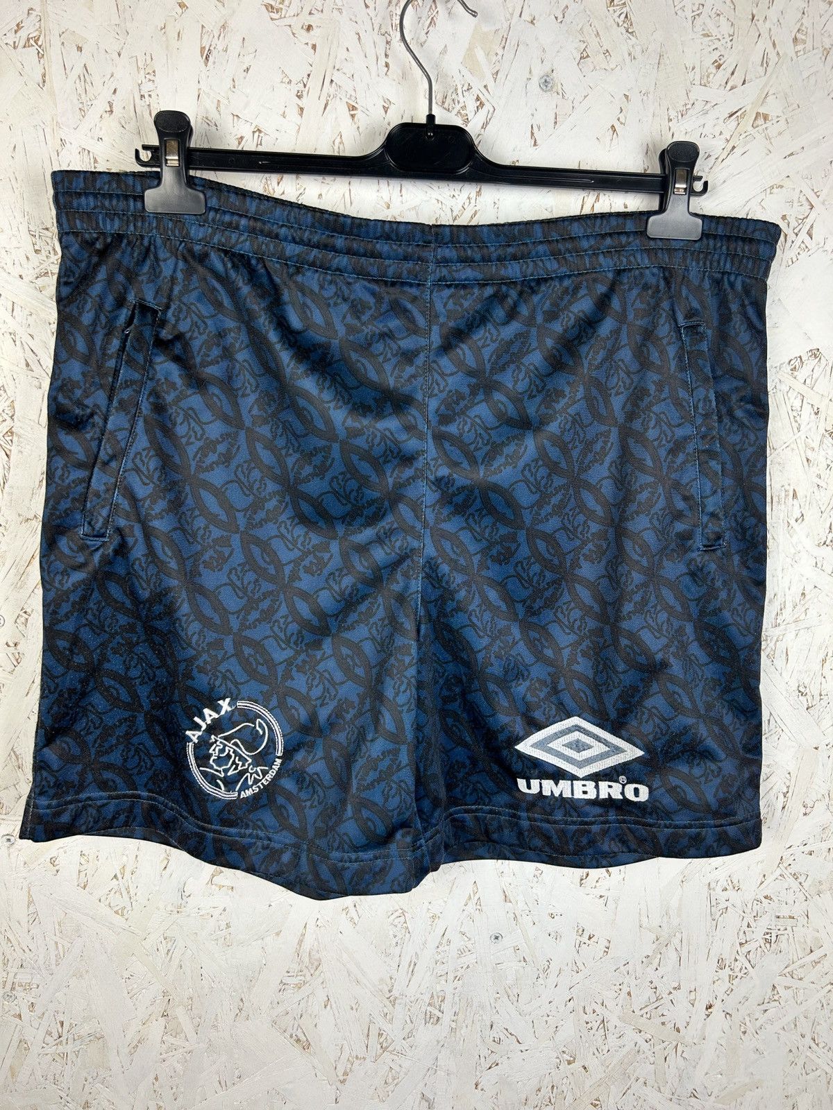 Umbro 90s Umbro Ajax Amsterdam 1994/95 Soccer Fanwear Shorts Size US 36 / EU 52 - 1 Thumbnail