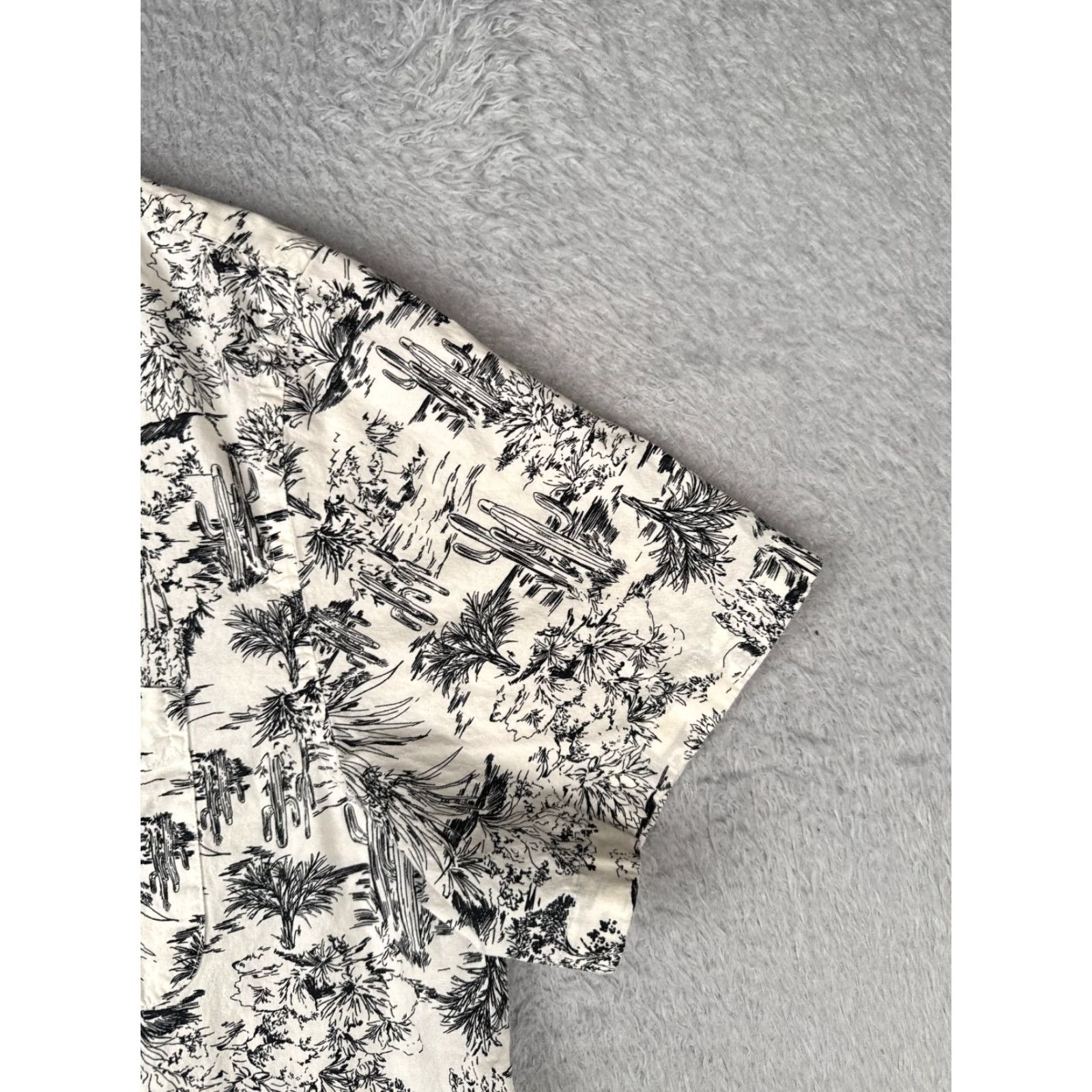Old Navy Old Navy Shirt Men's XL White Palm Desert Button Cotton Blend Hawaiian Size US XL / EU 56 / 4 - 2 Thumbnail