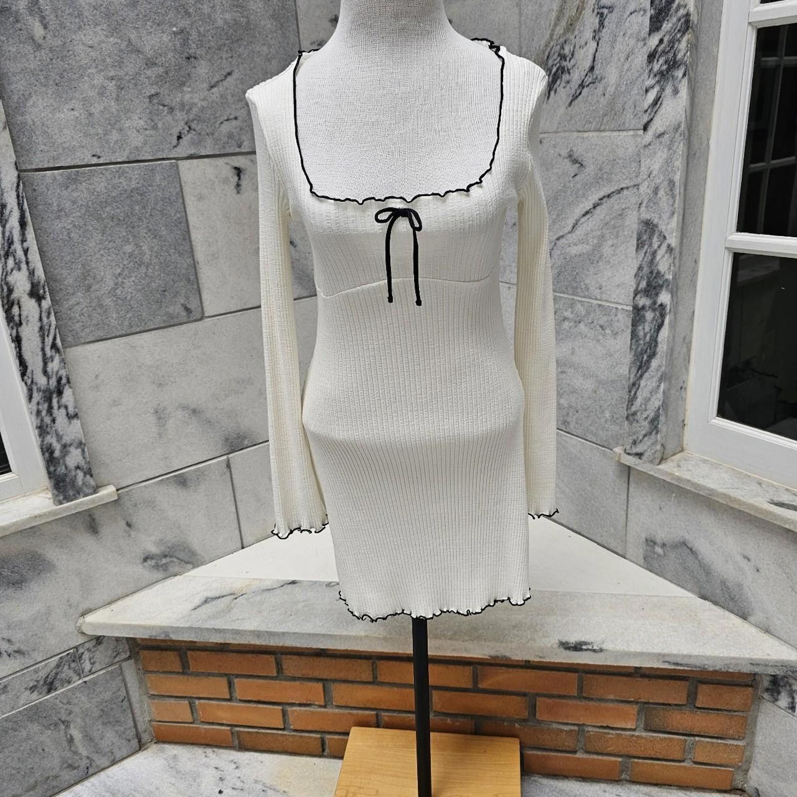 H&M H&M Women's White and Black Fitted Dress Size M / US 6-8 / IT 42-44 - 2 Thumbnail