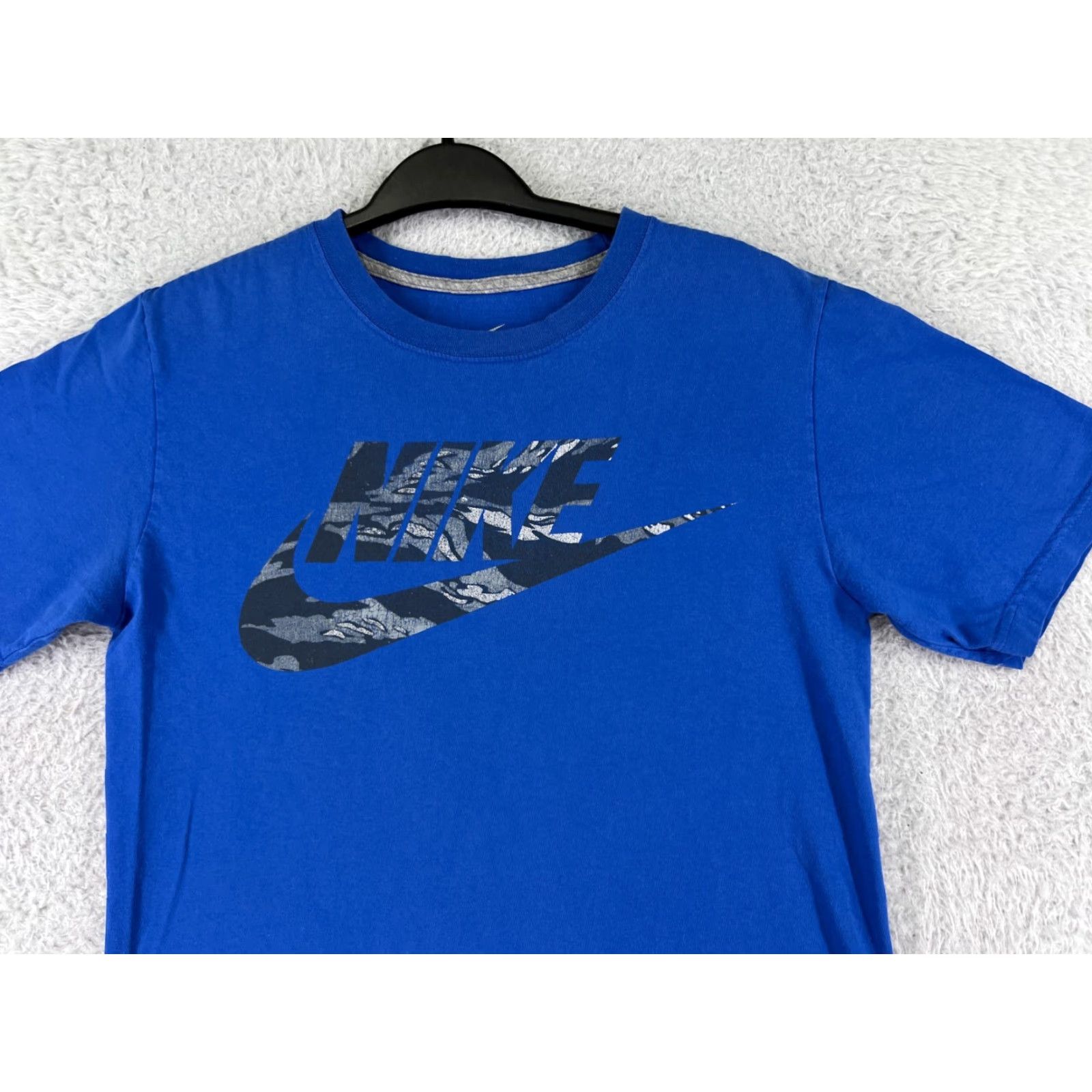 Nike Nike Shirt Mens S Blue Camouflage Short Sleeve Crew Neck 100% Cotton Sports Nike Shirt Mens S Blue Camouflage Short Sleeve Crew Neck 100% Cotton Size US S / EU 44-46 / 1 - 5 Thumbnail