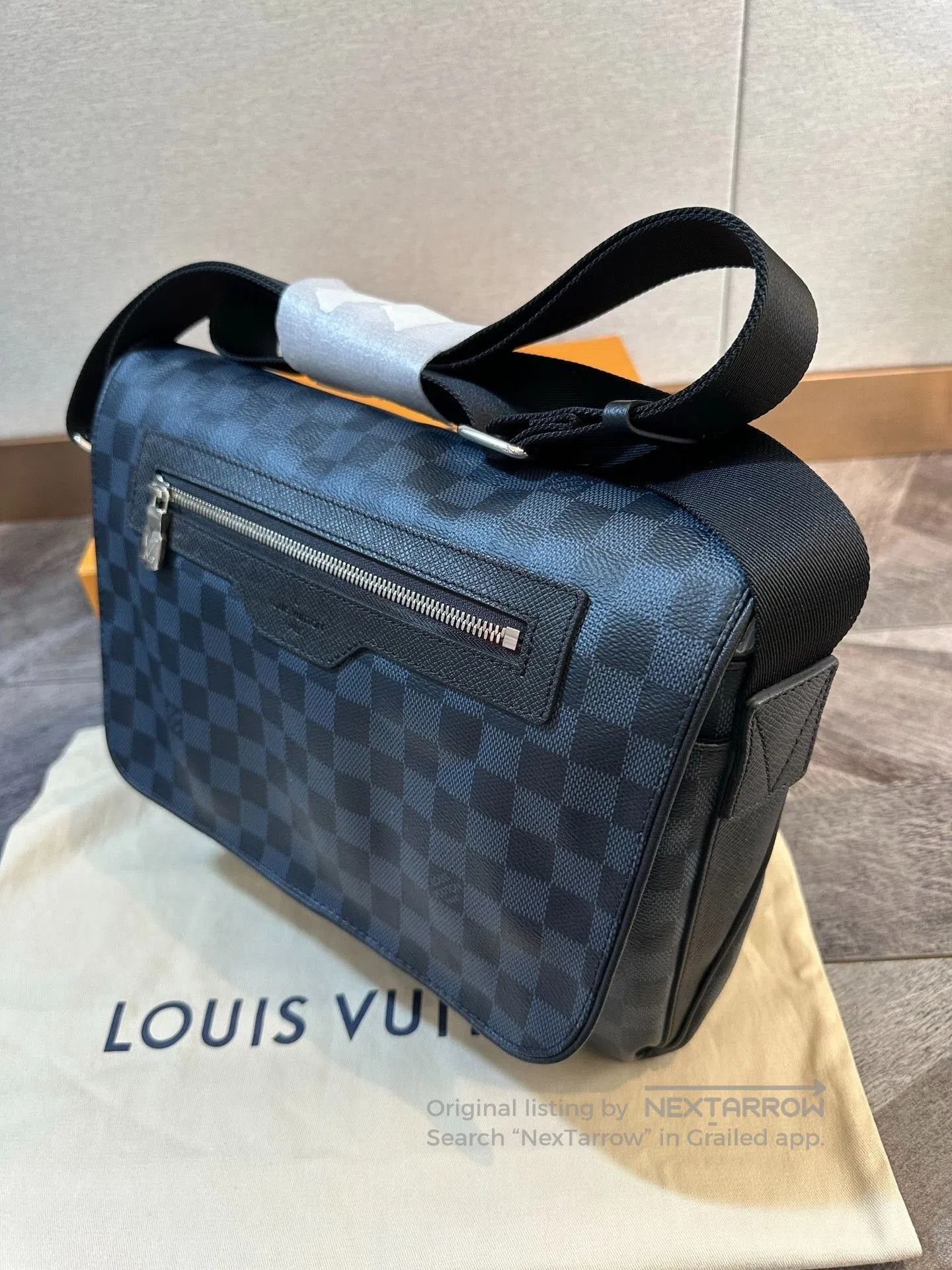 Louis Vuitton LV Black Blue Checkerboard Messenger Bag. Size ONE SIZE - 3 Thumbnail