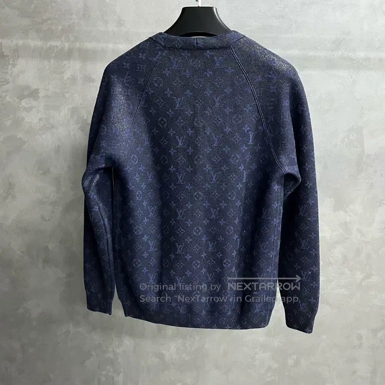 Louis Vuitton Louis Vuitton Navy Solid V-Neck Cardigan Sparkle Print Loo Size US S / EU 44-46 / 1 - 6 Thumbnail