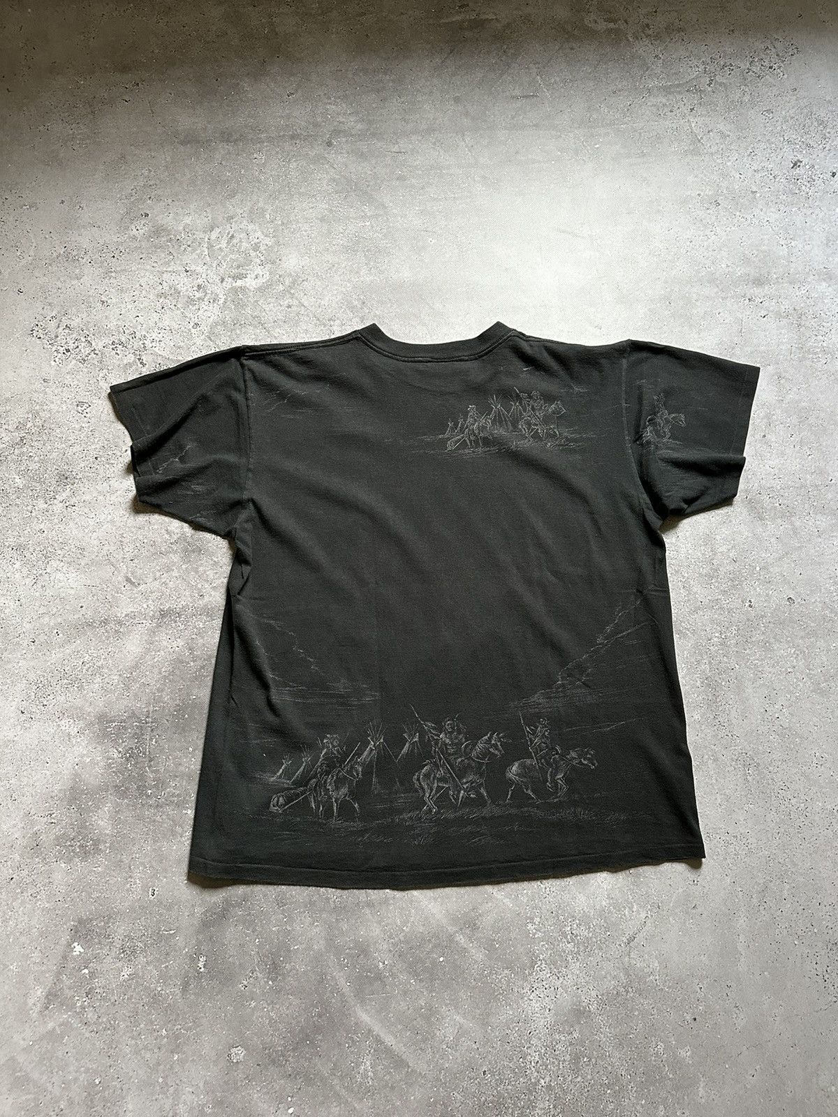 Vintage Vintage 90s 3D Emblem Indians Native American T-Shirt Size US XL / EU 56 / 4 - 6 Thumbnail