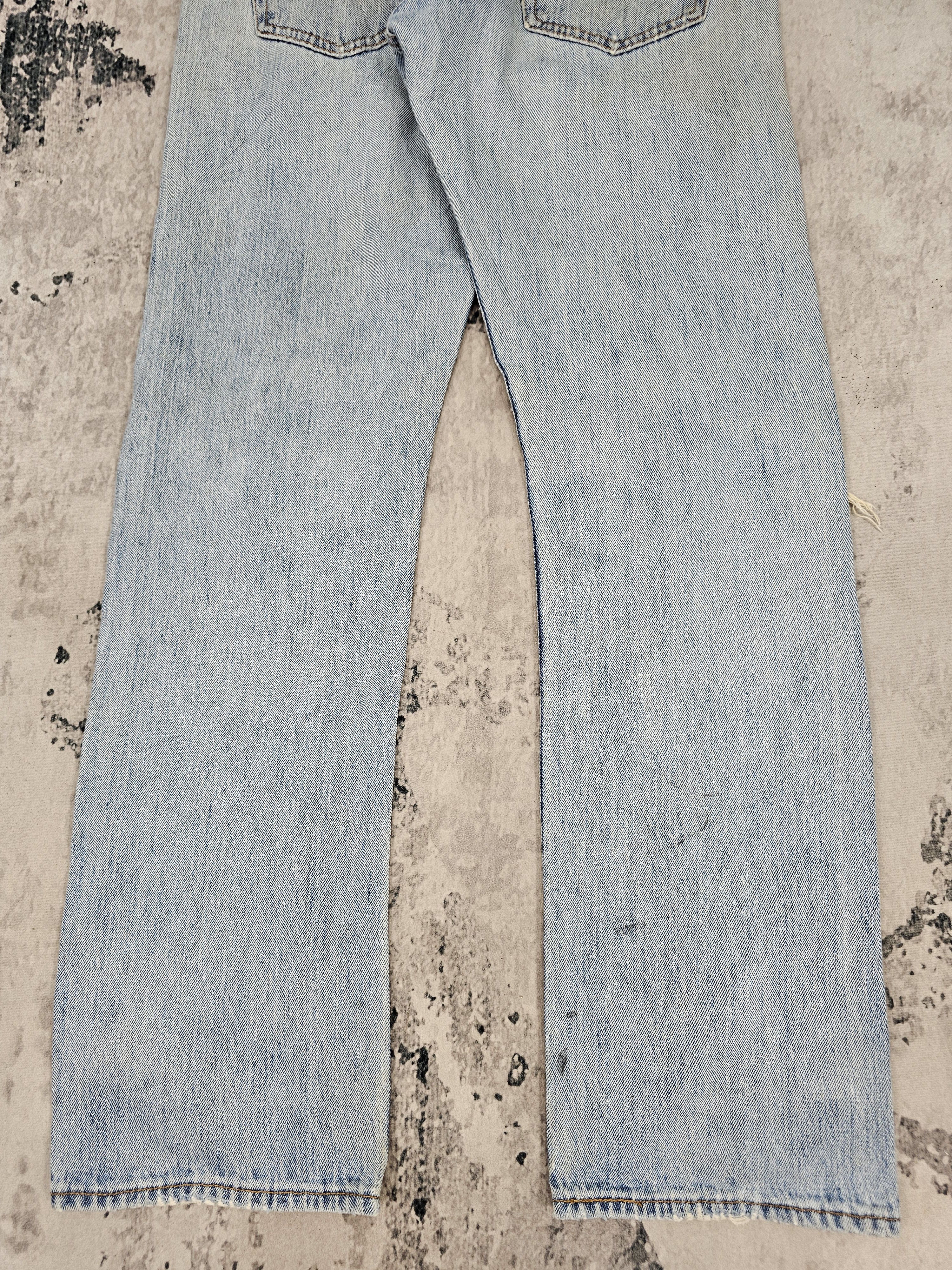 Levi's Vintage Clothing Vtg LEVIS 501 Ripped Stain Light Blue Jeans Size 32X31 L0525 Size US 32 / EU 48 - 4 Thumbnail
