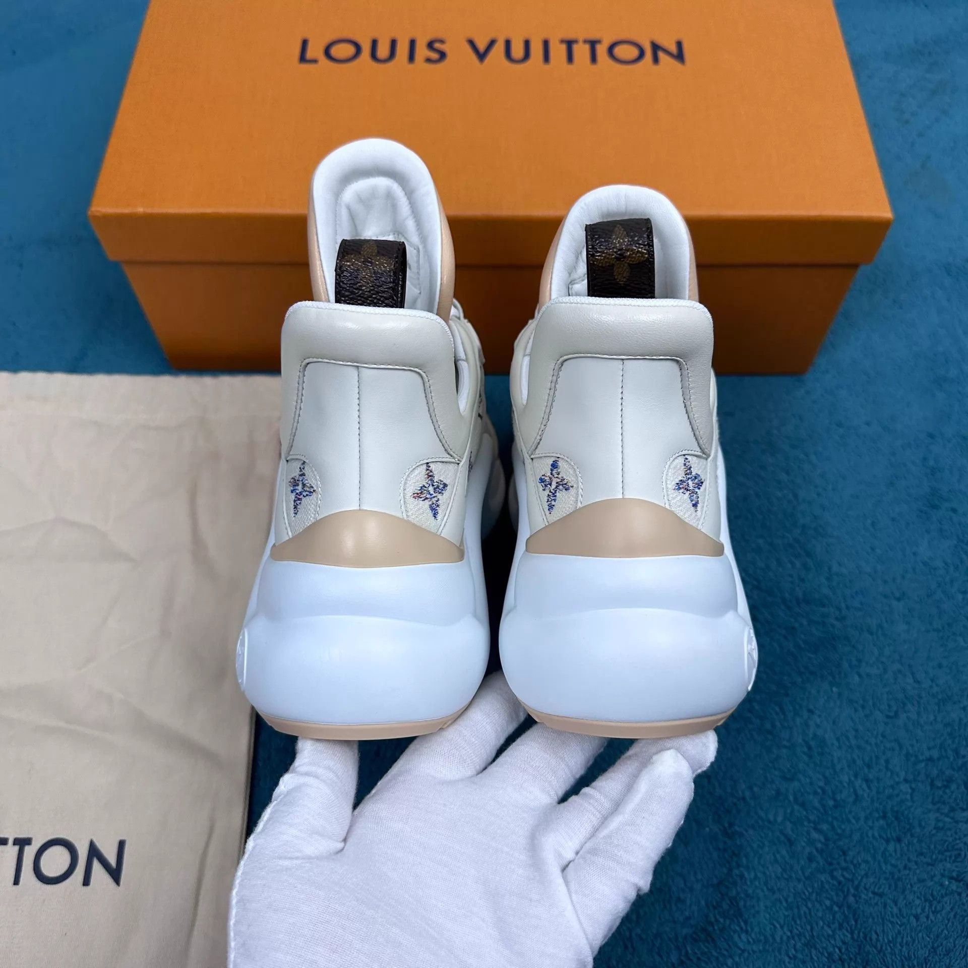 Louis Vuitton LV Trainer 1.0 Beige EU 35.5 Size US 5 / IT 35 - 4 Thumbnail
